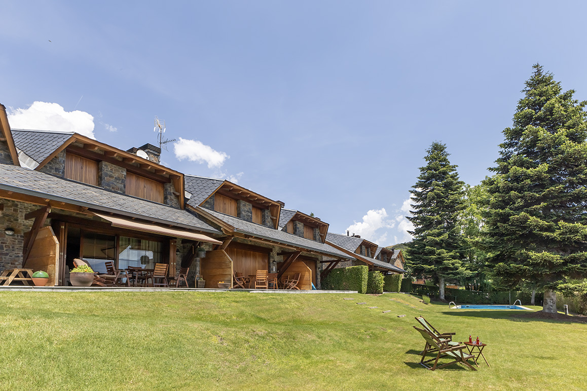 Casa con sol, vistas y piscina