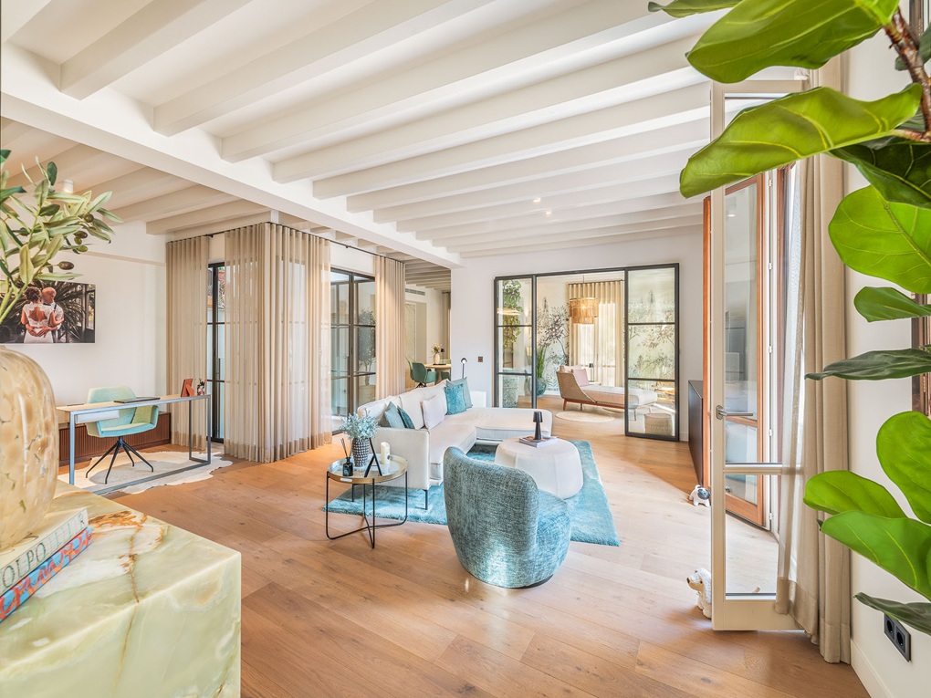 High-quality apartment with stylish flair, elevator and parking