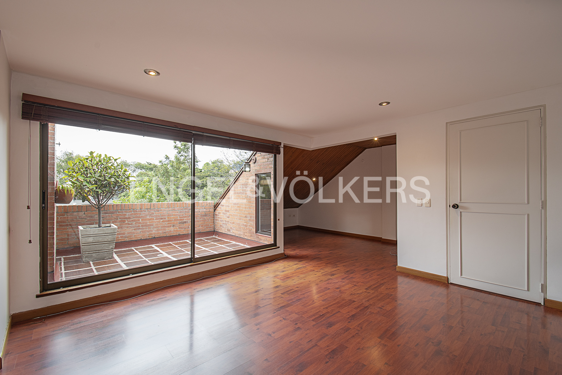 Apartamento  con balcón para arriendo en Santa Ana Oriental