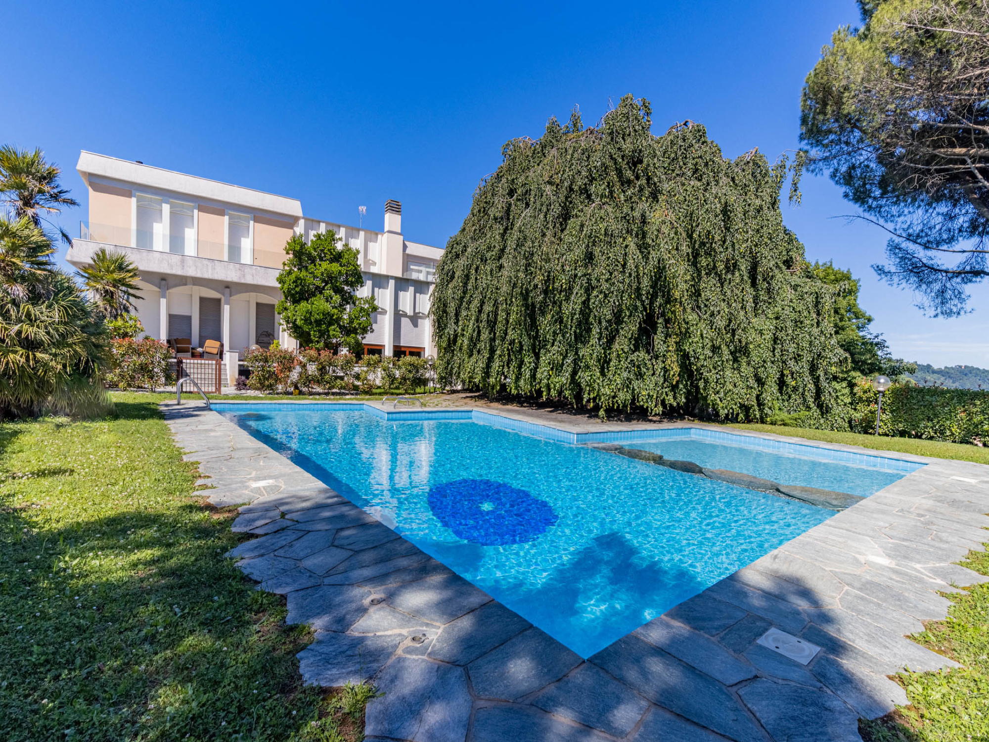 Exclusive residence: elegance, space and sustainability