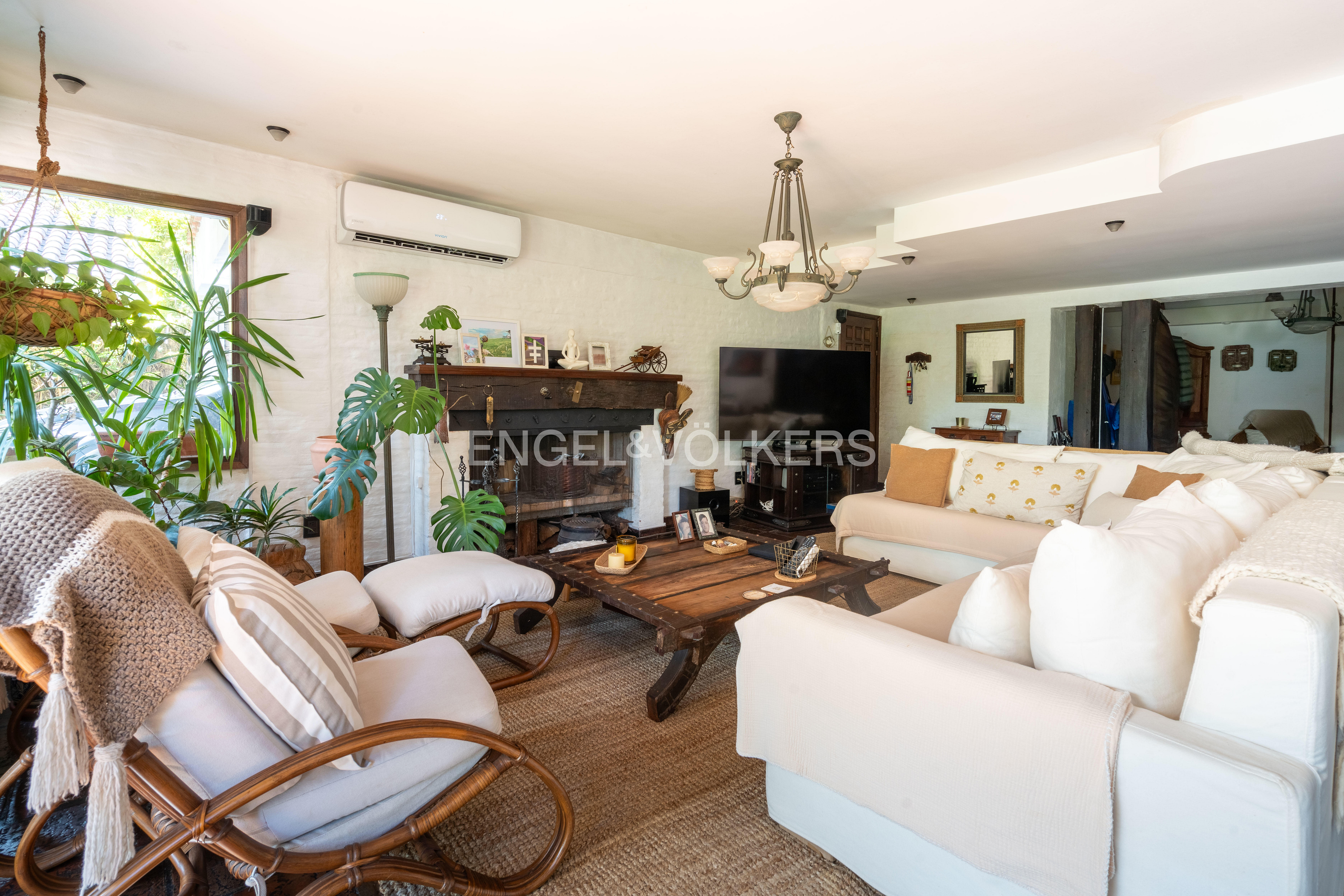 Excellent house for sale in South Carrasco – 4 en-suite bedrooms
