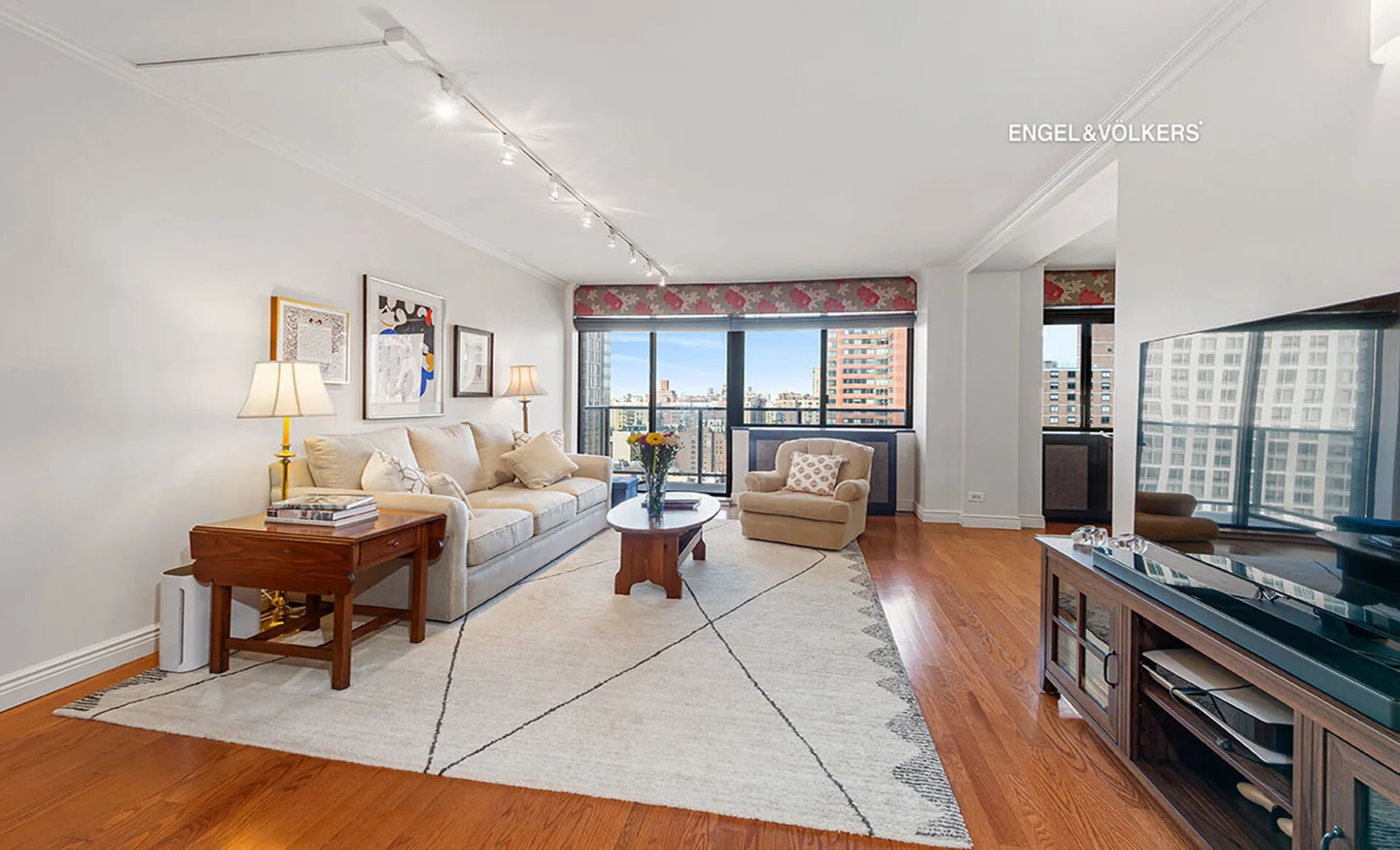 Beautiful 2-Bedroom Perched High Above the City