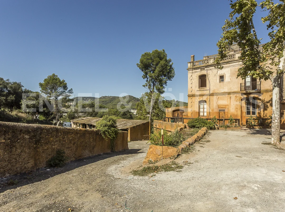 Amazing historic house with 300.000 SQM of plot