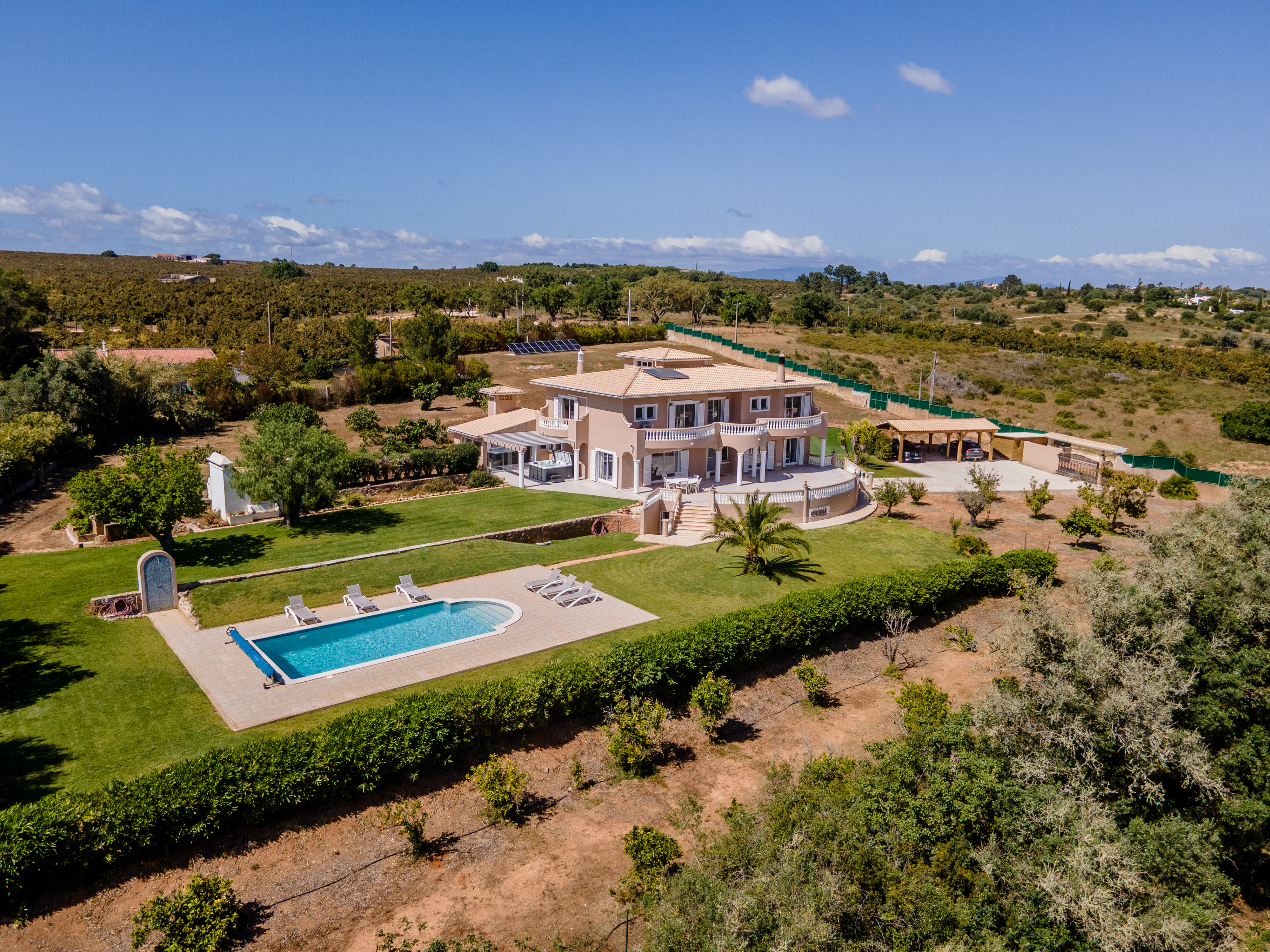 Refúgio de Luxo no Coração da Praia da Luz