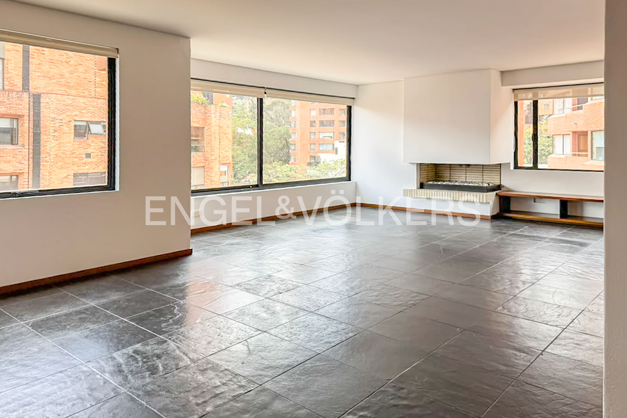 Apartamento con terraza para arriendo en Rosales