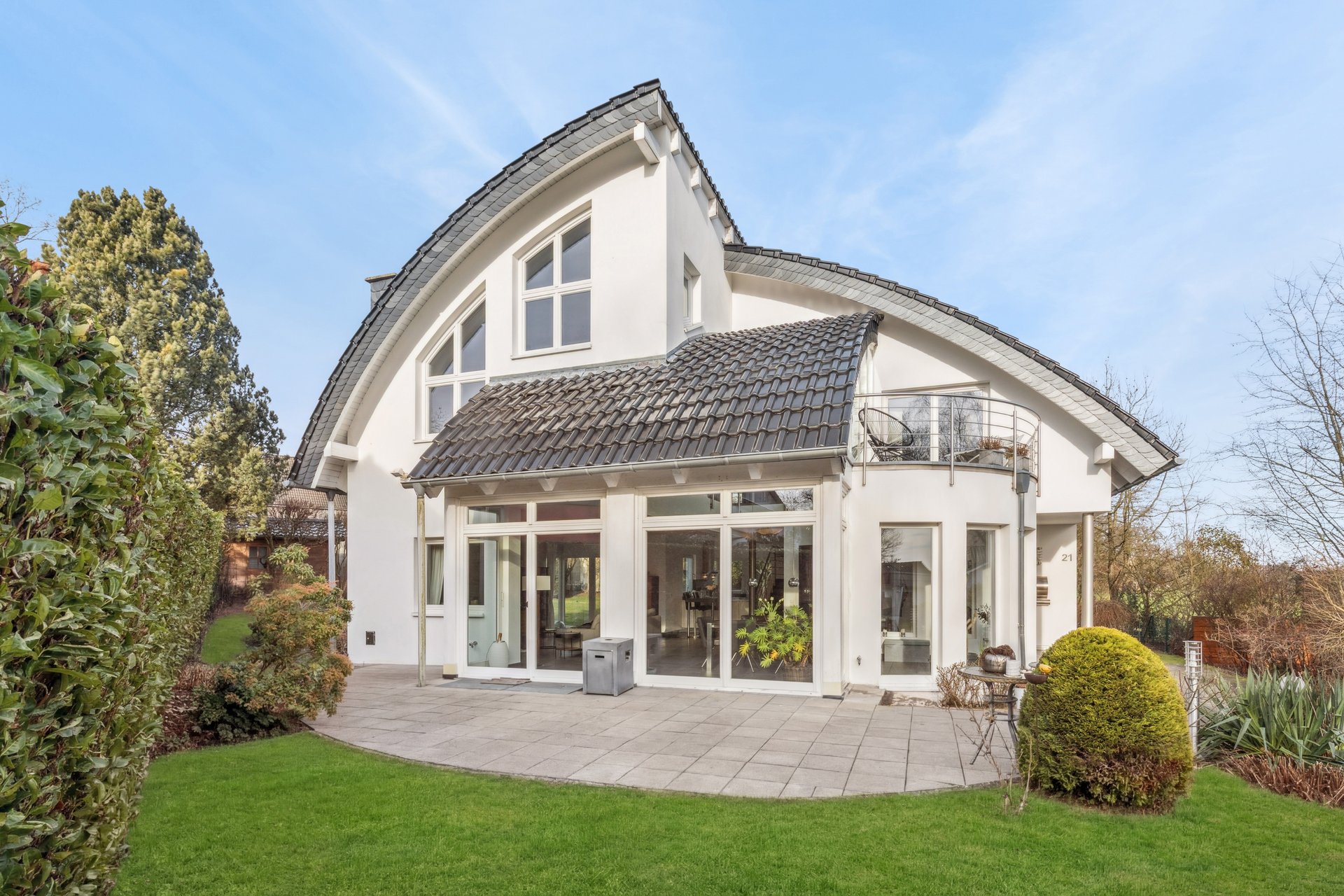 Luft, Licht und viel Raum im grünen Herkenrath: Stilvolles Wohnen für Individualisten!