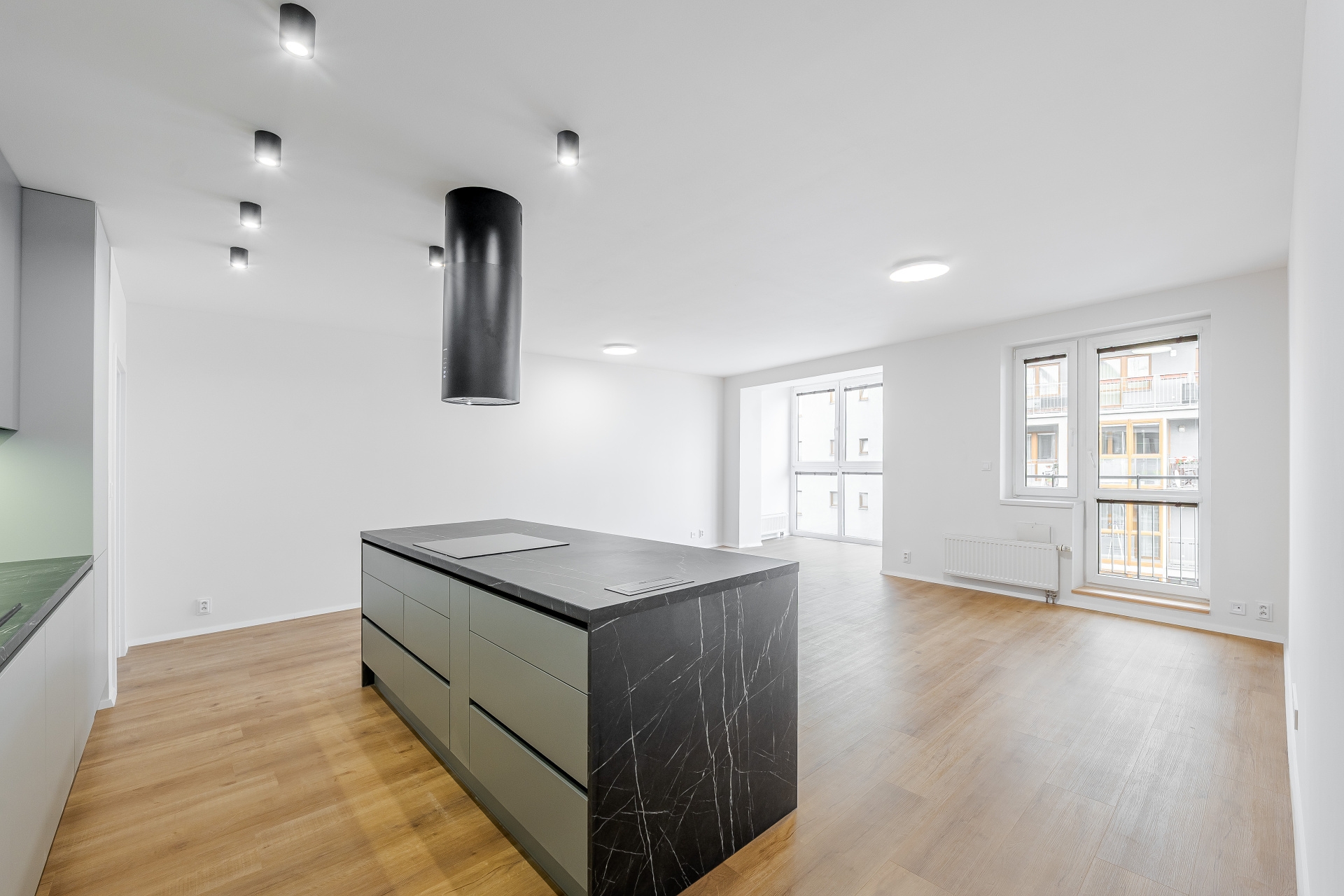 Rent of an apartment 4+kt after complete renovation - Troja