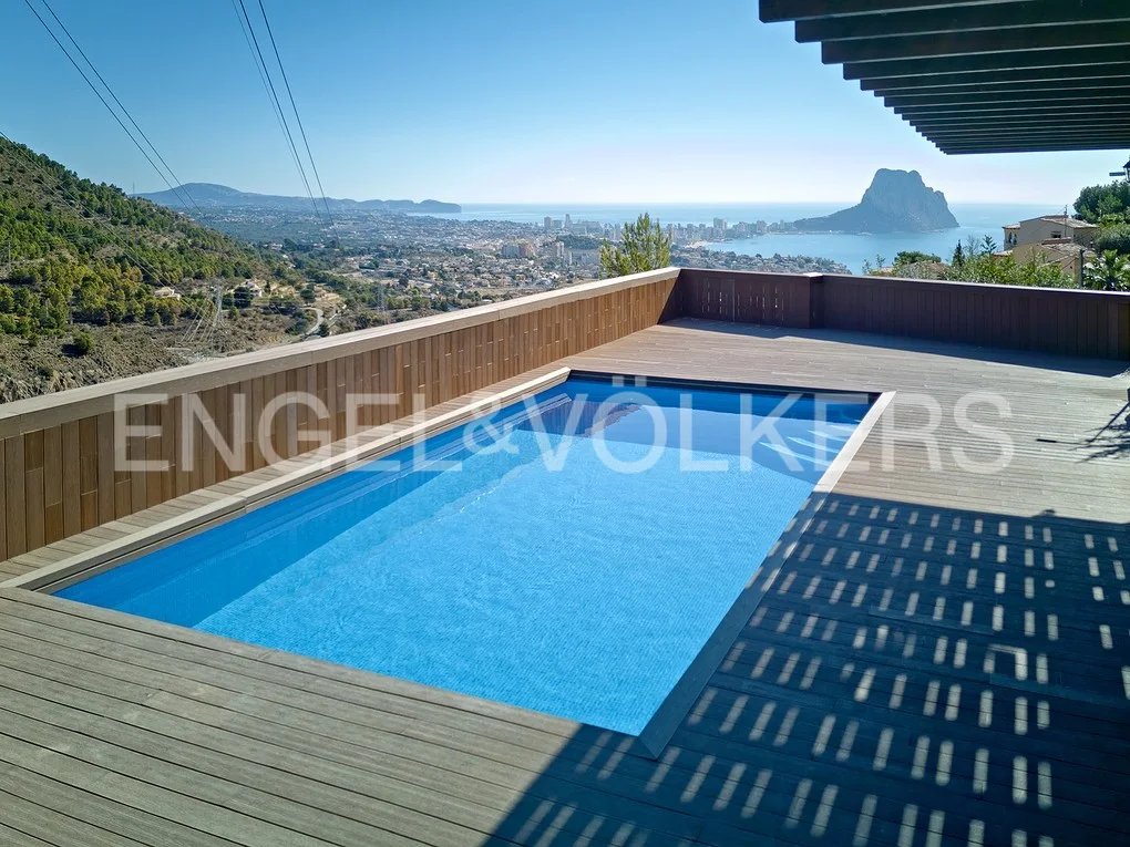 Villa in Maryvilla with panoramic sea and mountain views