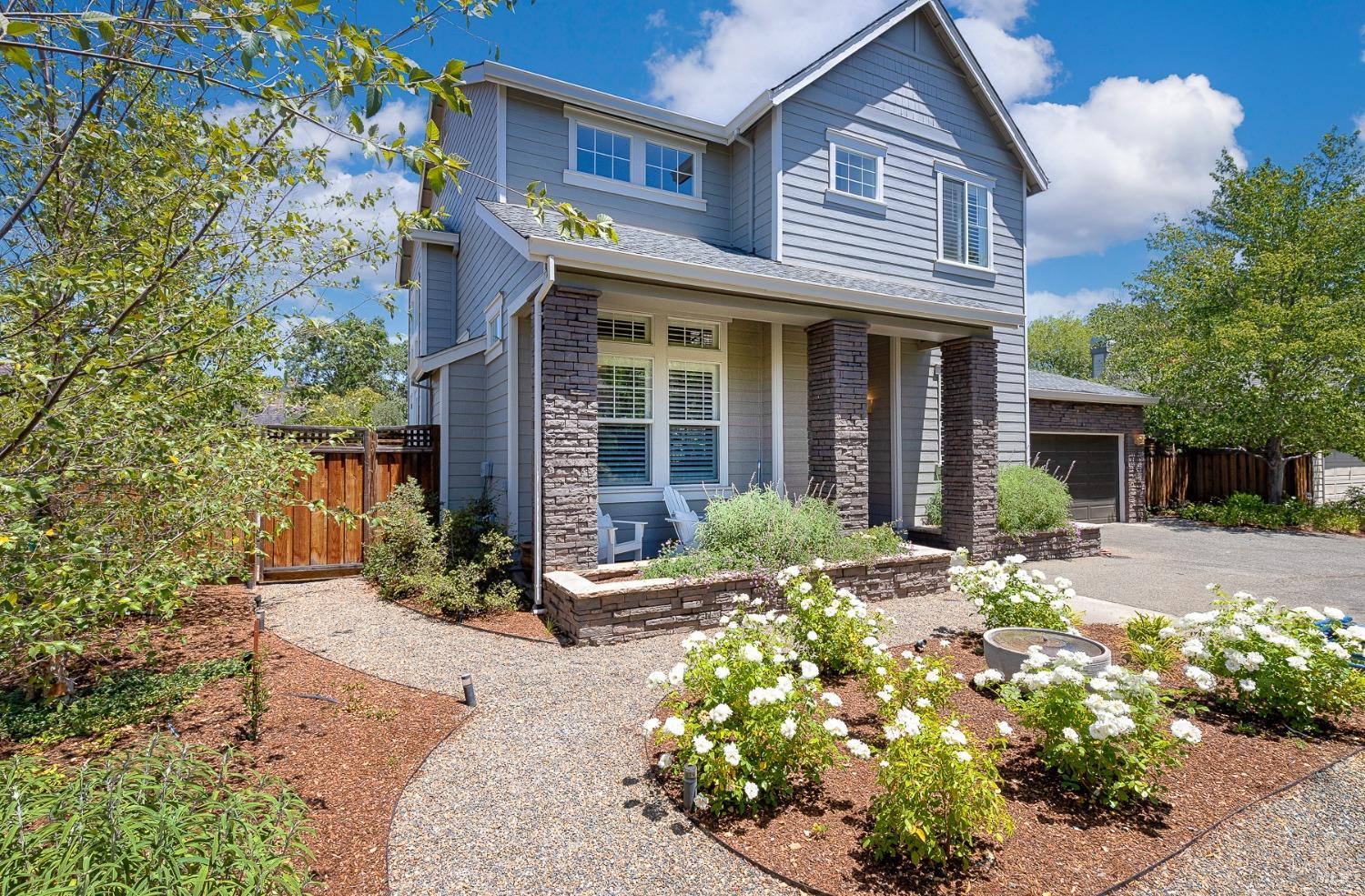 Quiet In-Town Living with Vineyard Views