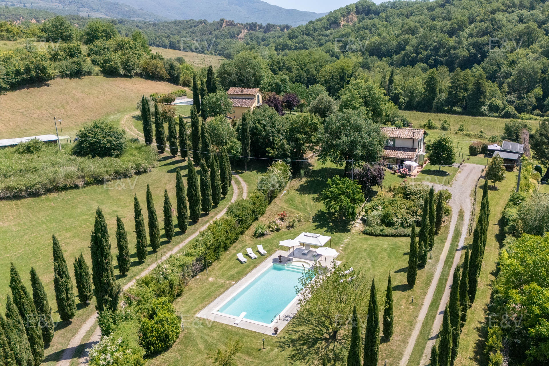 Esclusiva Villa con Piscina e Parco Privato nel Cuore delle Balze