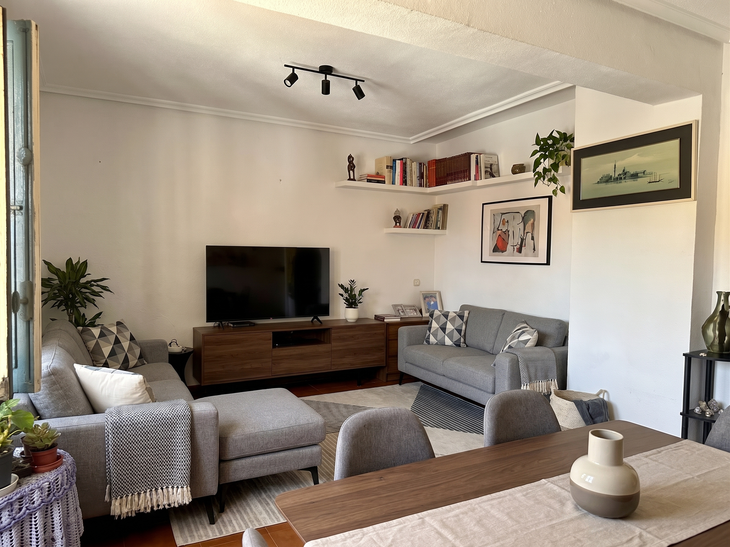 Central 4-Bedroom Flat with Great Potential in Guadalajara