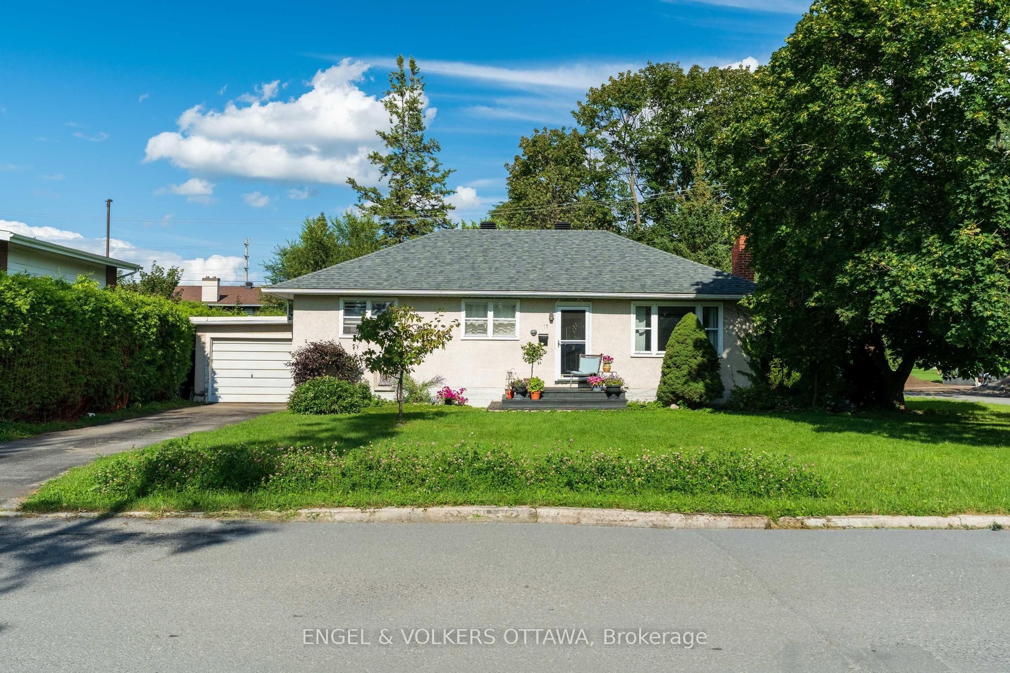 Prime Corner Lot, Established Neighbourhood