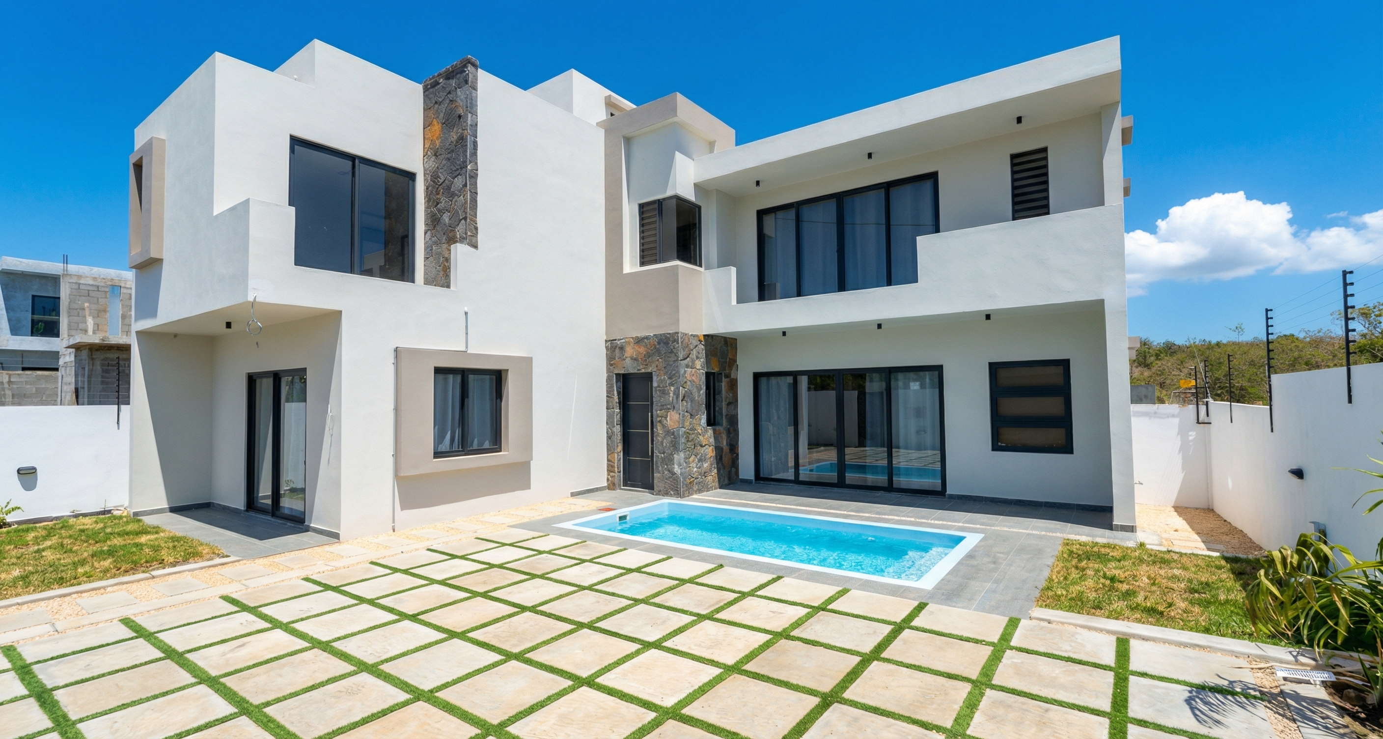 Modern 4-Bedroom House for Rent in Cap Malheureux – Private Pool & Rooftop Terrace