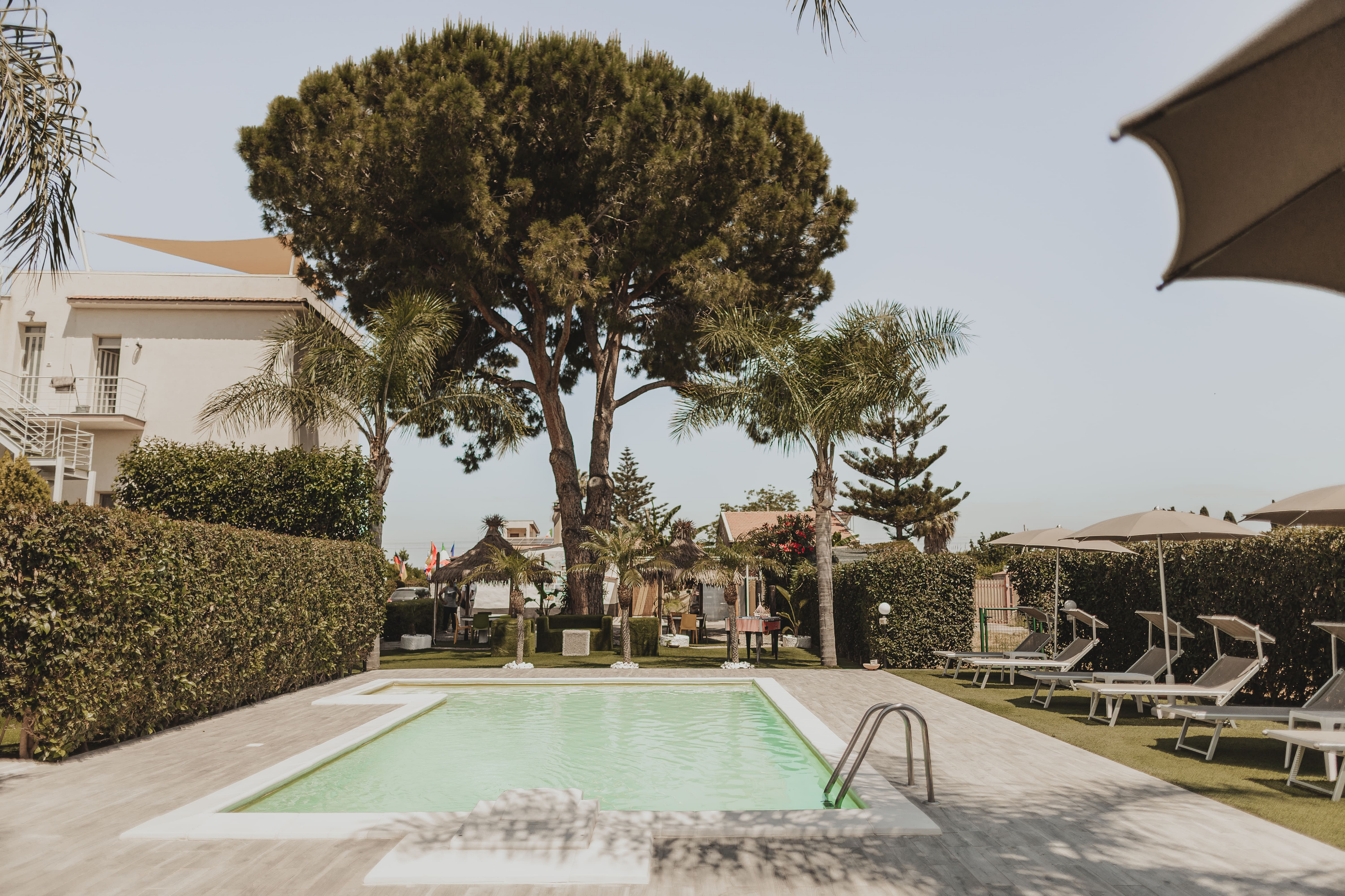 Villa mediterranea con piscina e giardino privato – Oasi di pace tra gli agrumeti