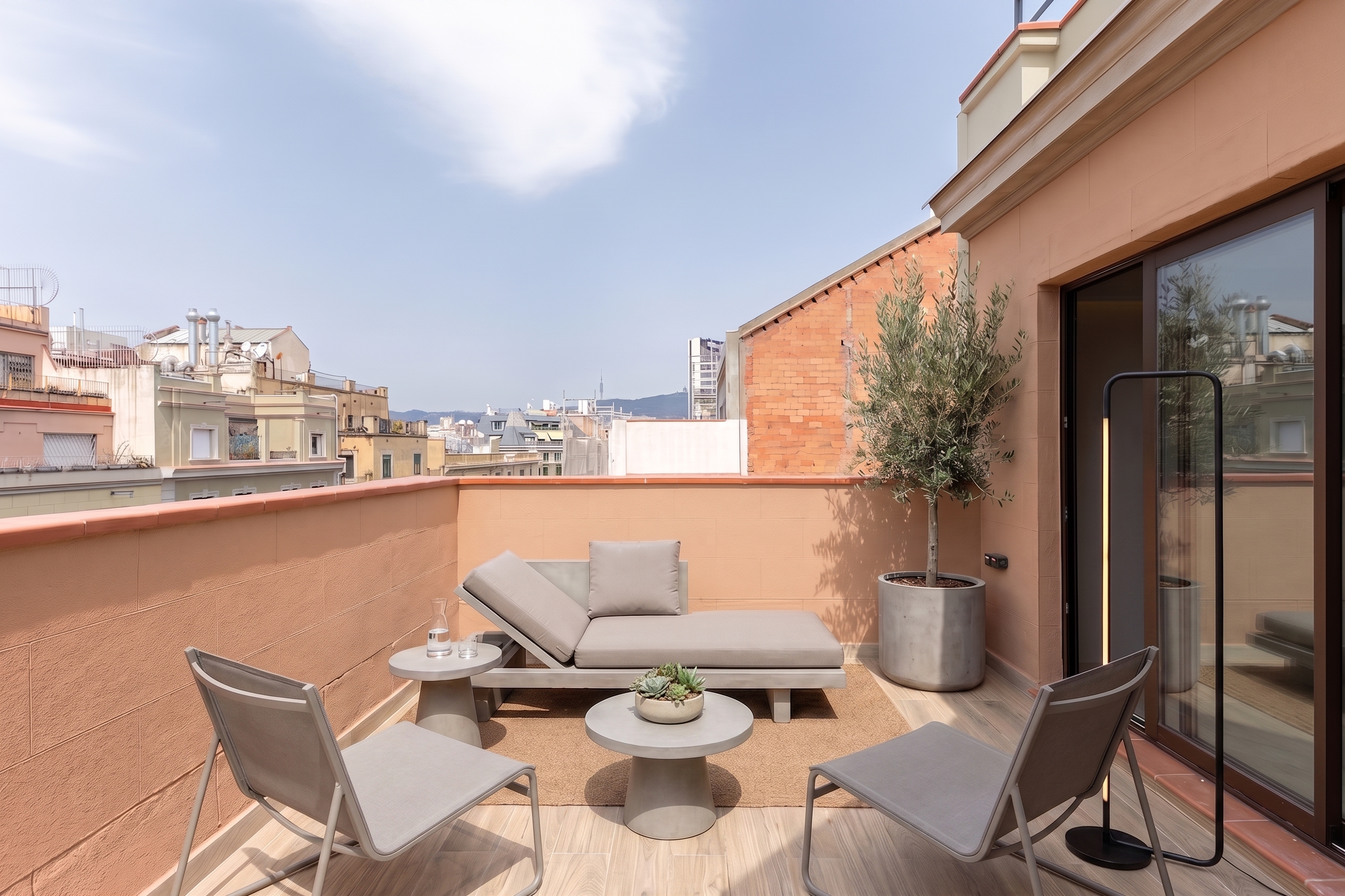 Àtic exclusiu amb terrasses privades al Quadrat d'Or [Editat amb IA]