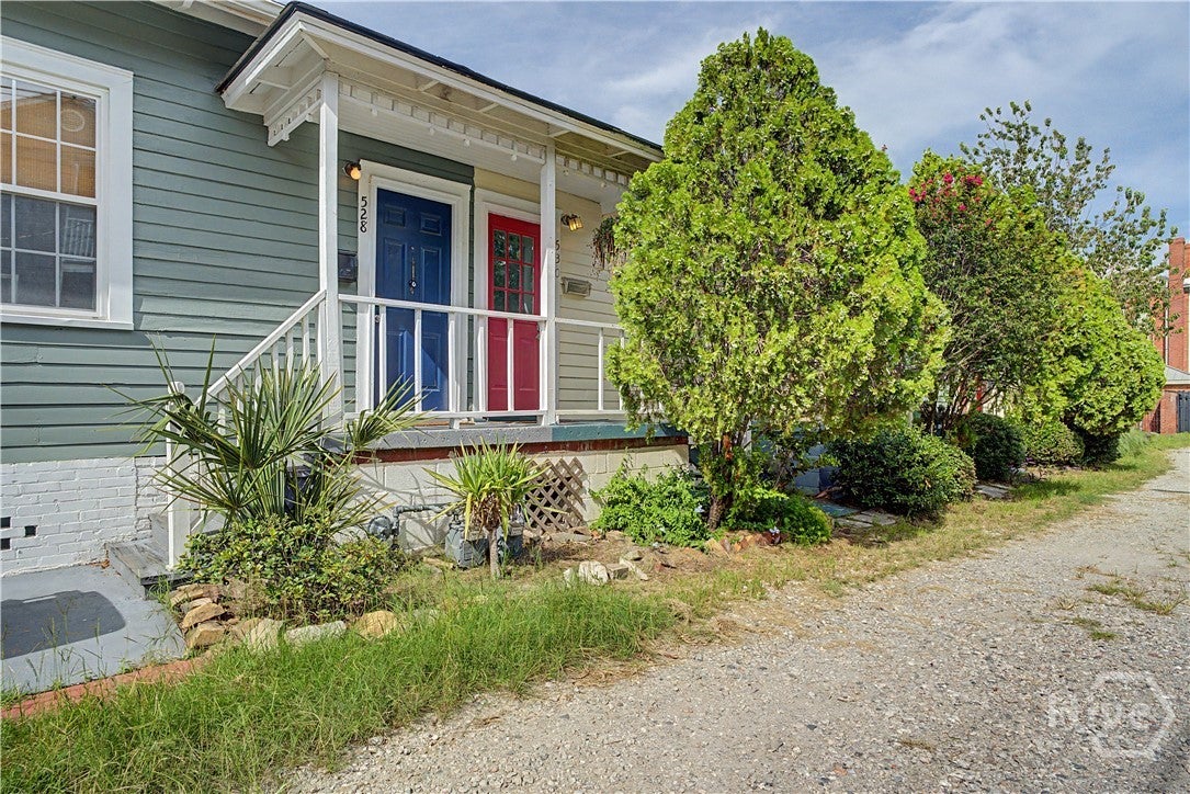A Charming Furnished Retreat in the Victorian District