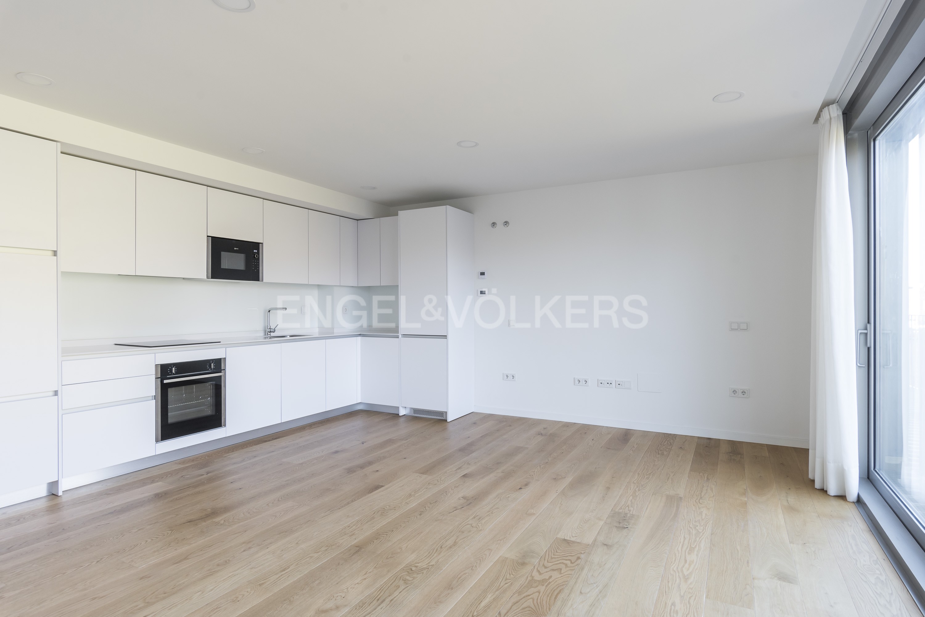 Modern and bright apartment with terrace in Argüelles