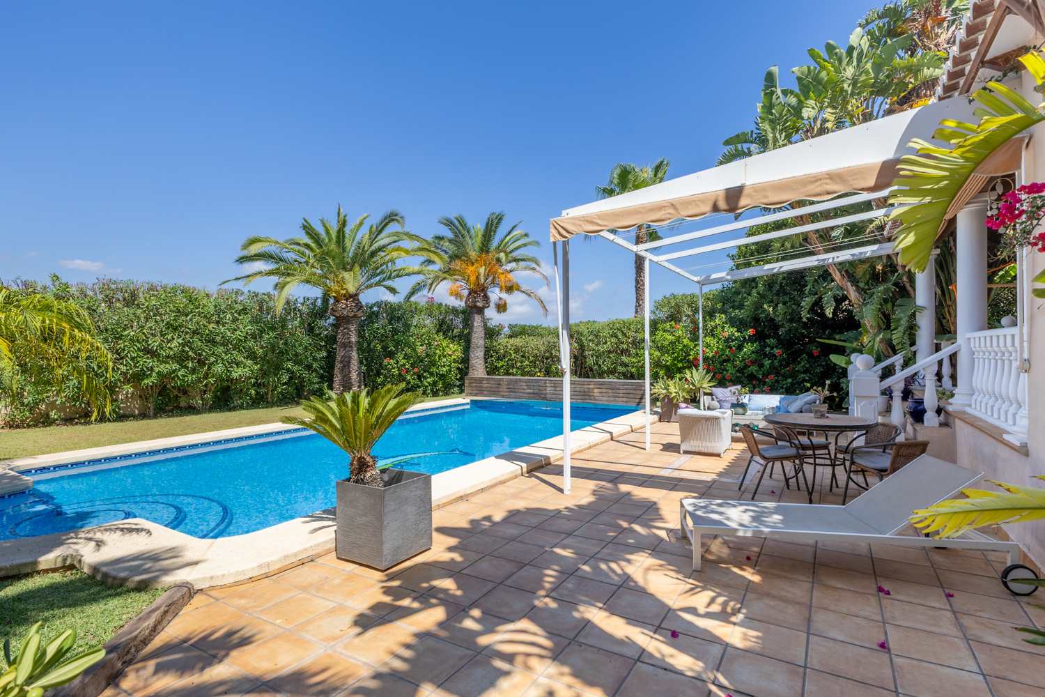 Chalet for sale in Jávea: sea views, heated pool