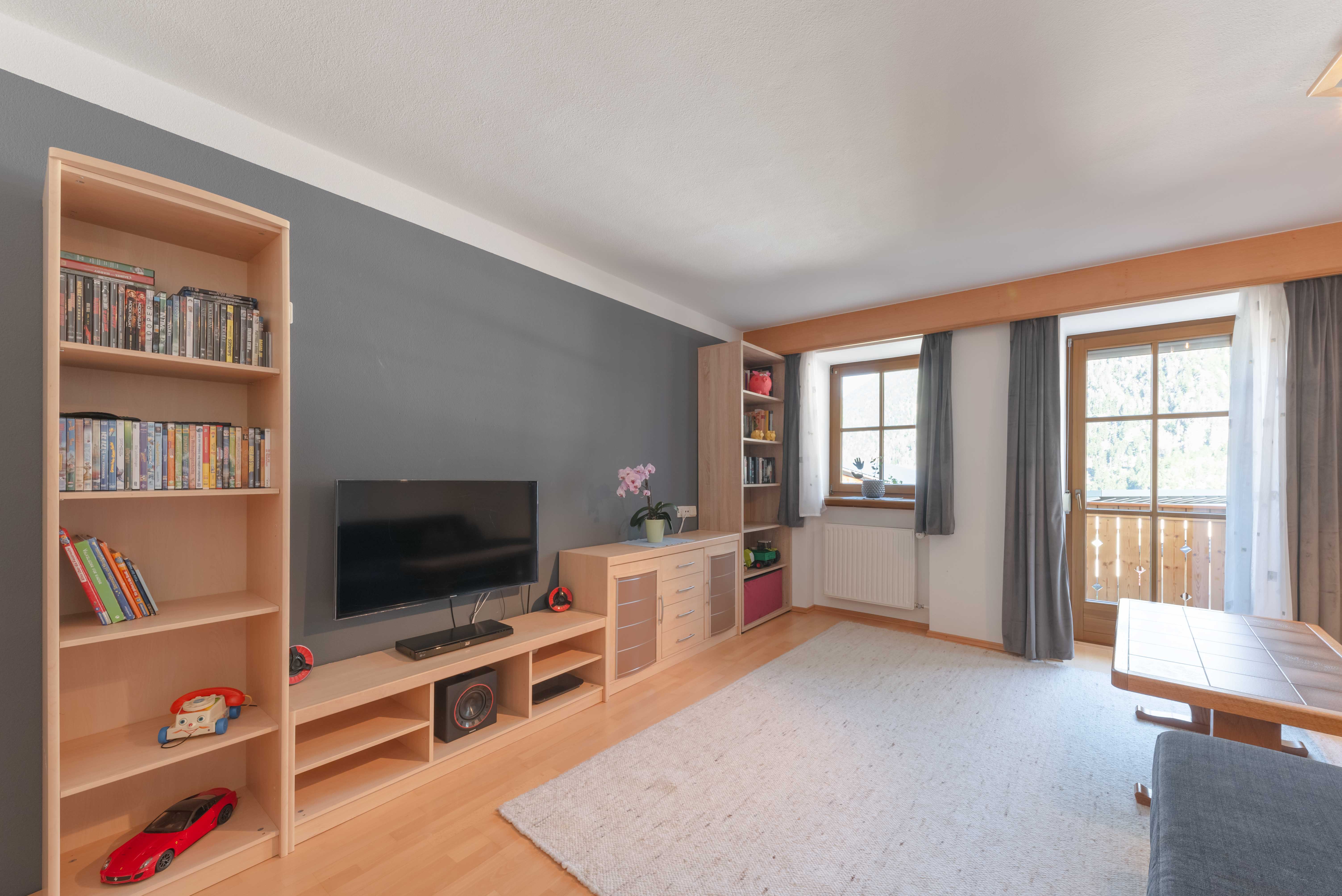 Spacious main residence or vacation home with garden and mountain views