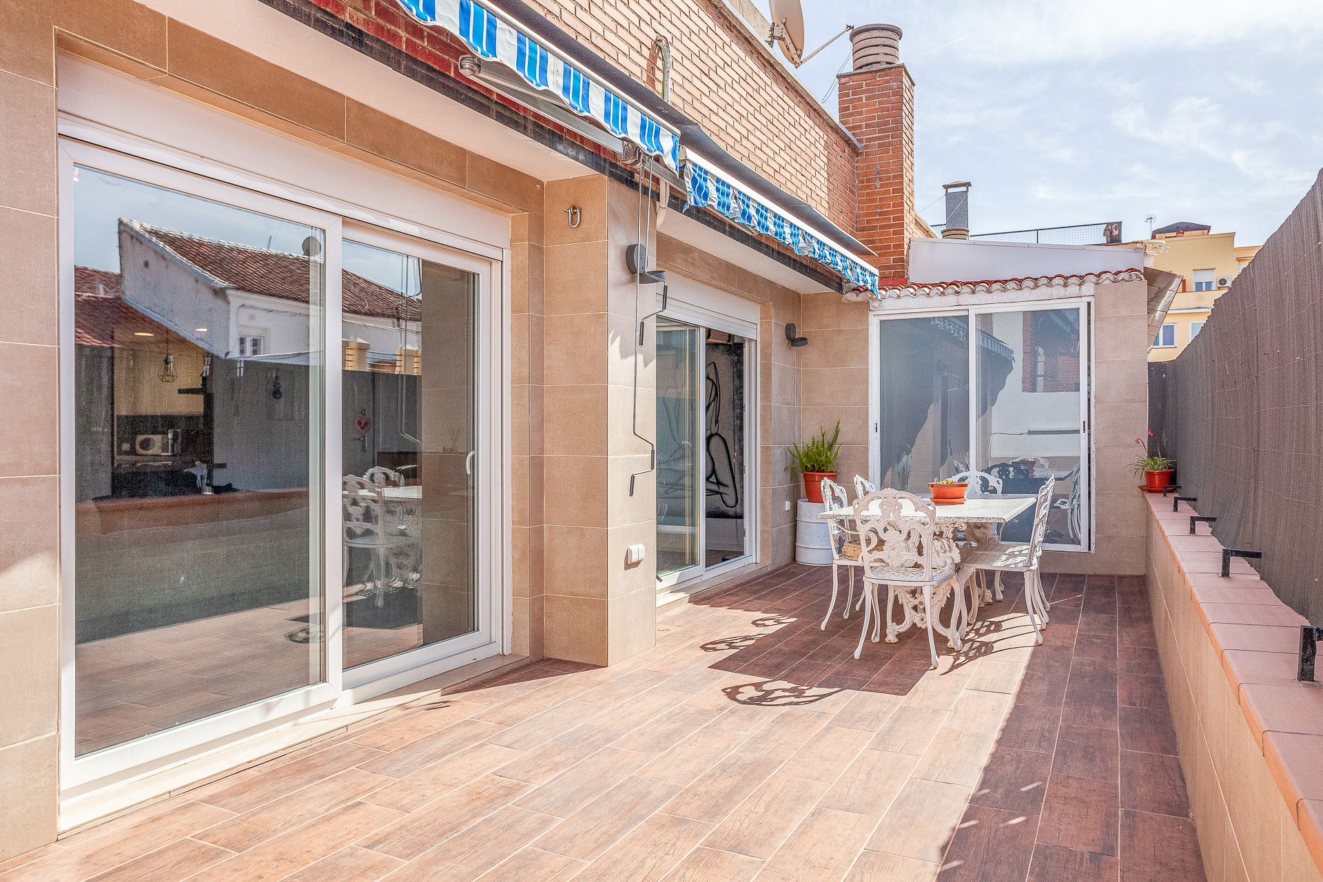 Spectacular renovated penthouse apartment with terrace and 3 bedrooms for rent