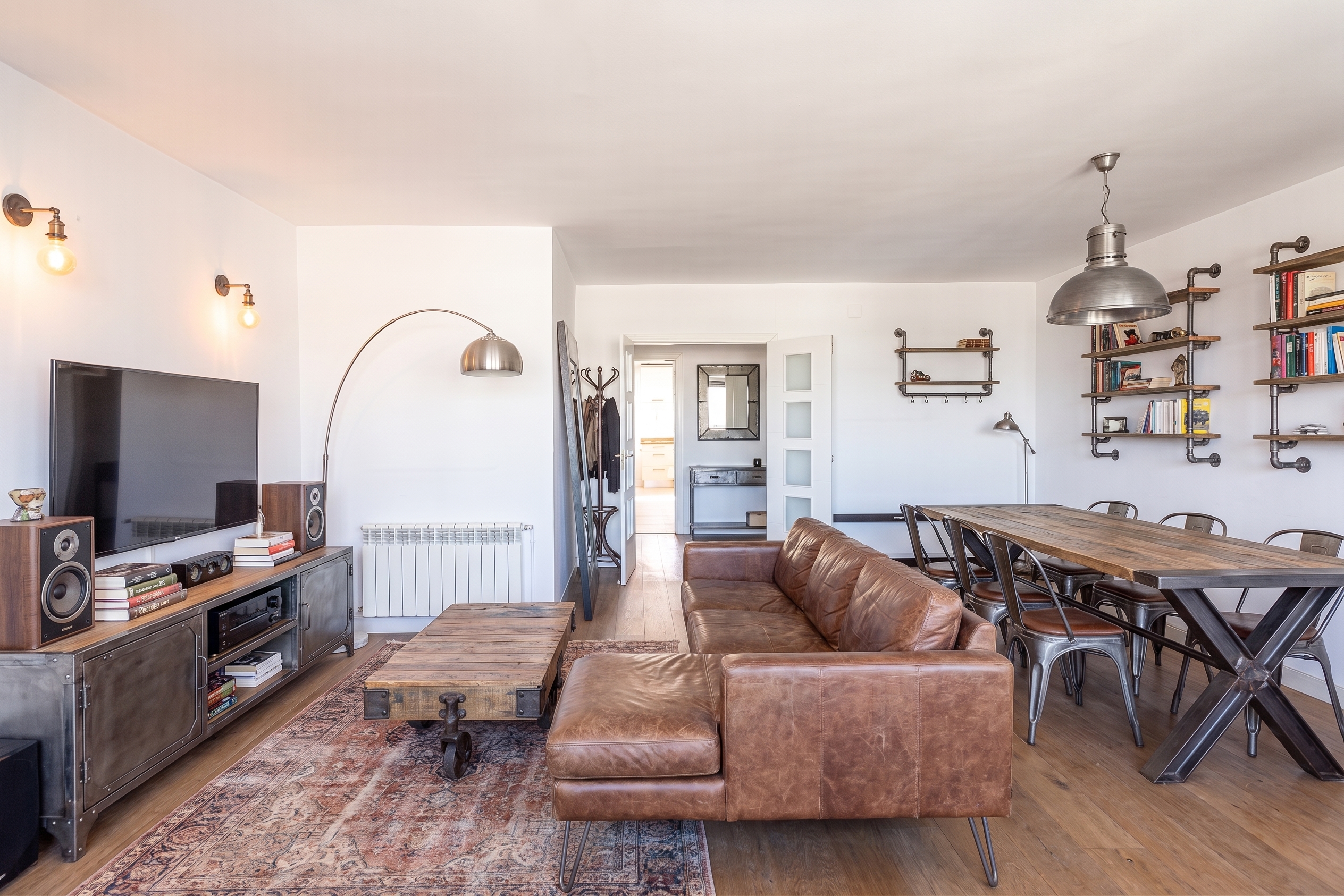 Renovierte Wohnung, außen, Pool und den ganzen Tag von natürlichem Licht durchflutet