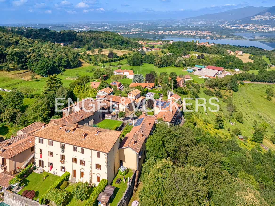 Historic apartment in former convent with spectacular panoramic view