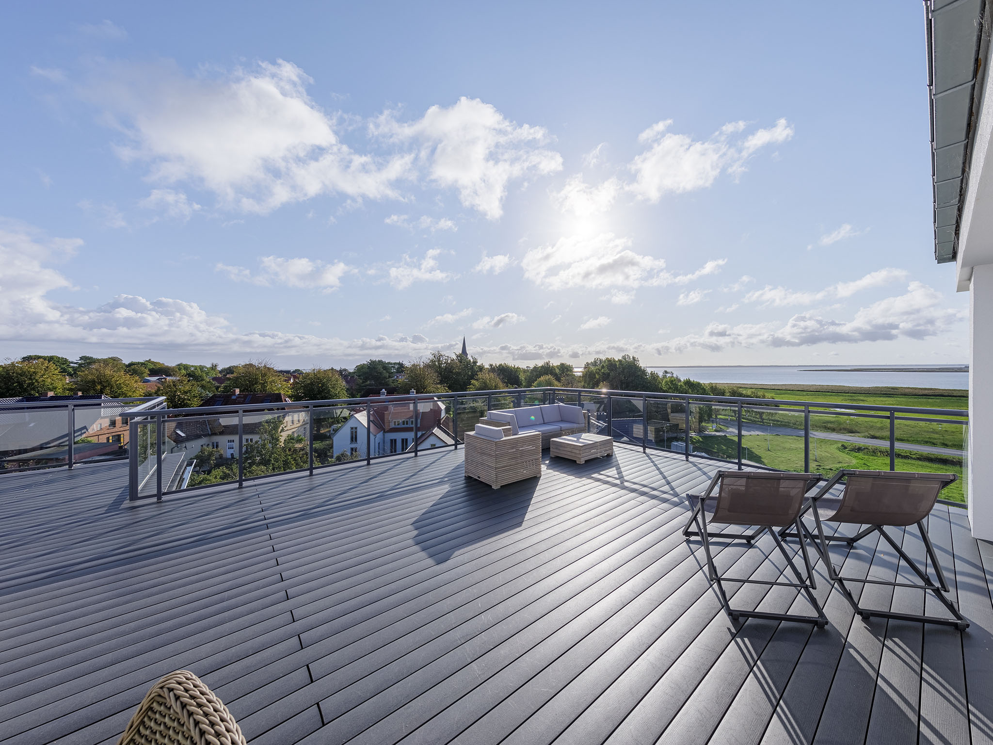 Penthouse mit großer Südterrasse mit Blick auf Bodden und Ostsee - Erbpachtanteil am Grundstück