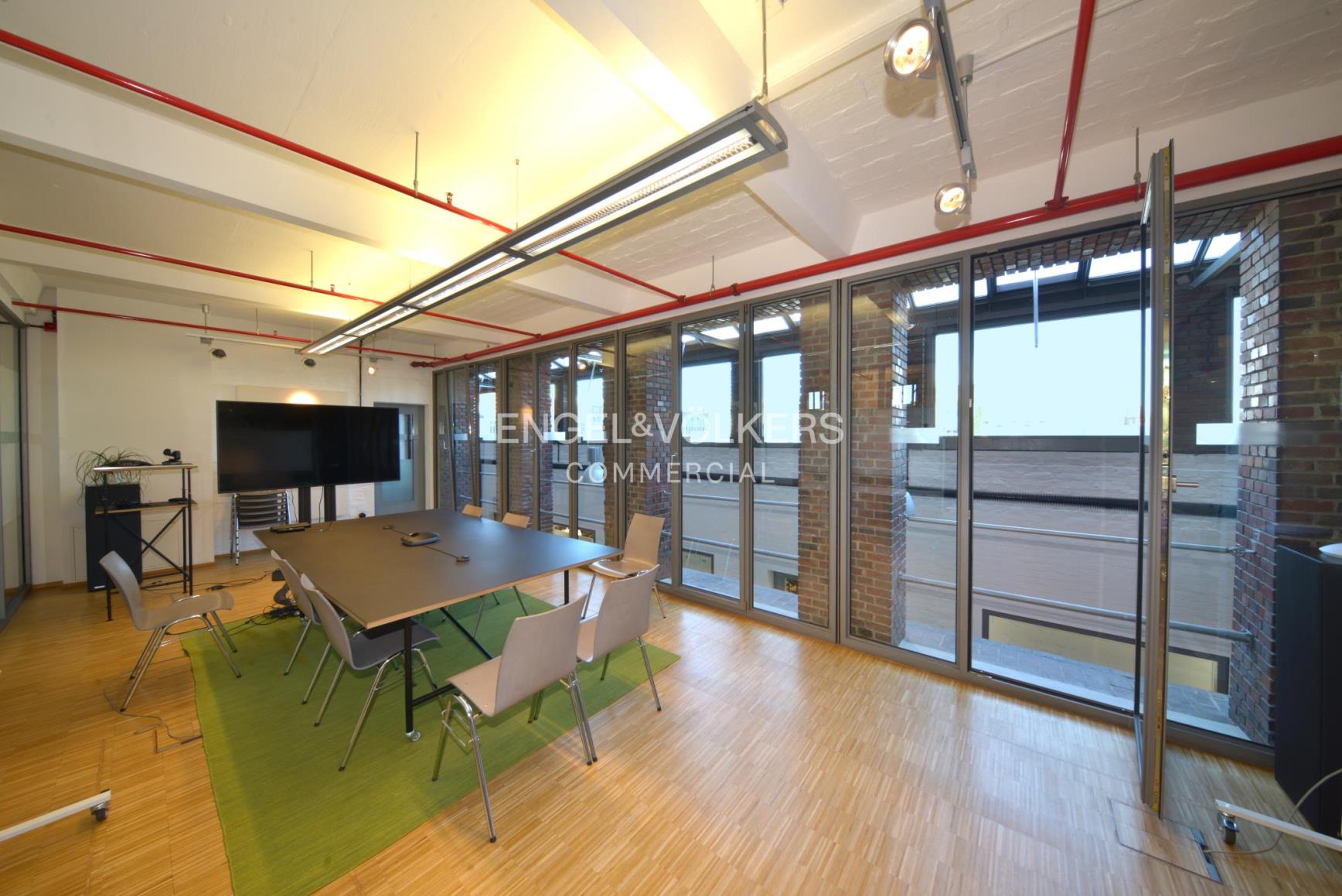Stylisches Büro mit eigener Terrasse