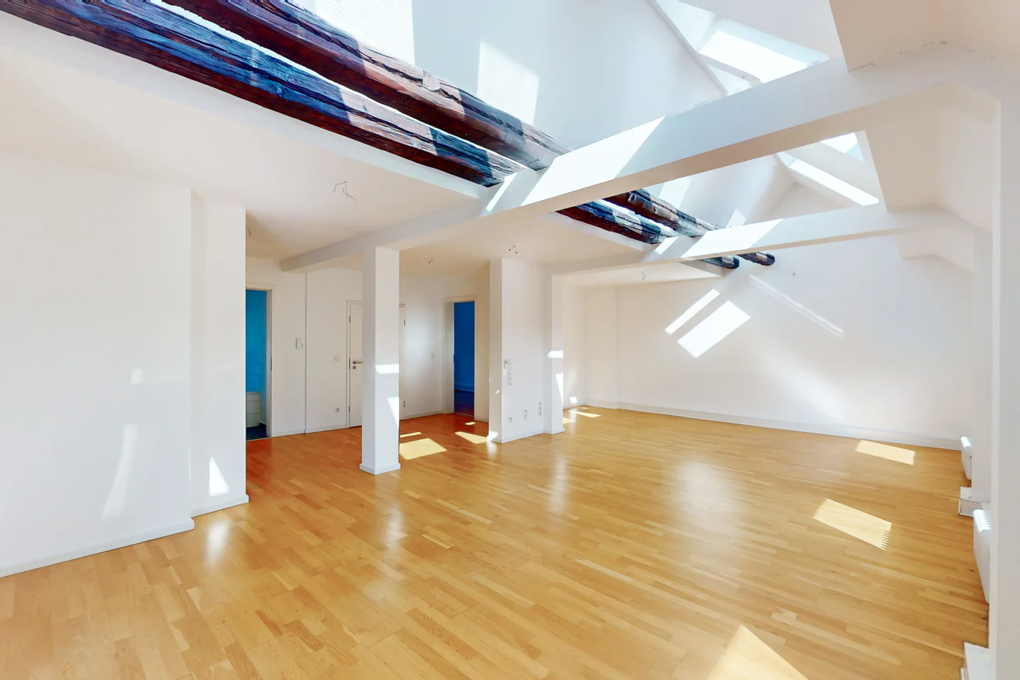 Schöne und helle Dachgeschosswohnung im Zentrum Wiesbadens - Photo 1