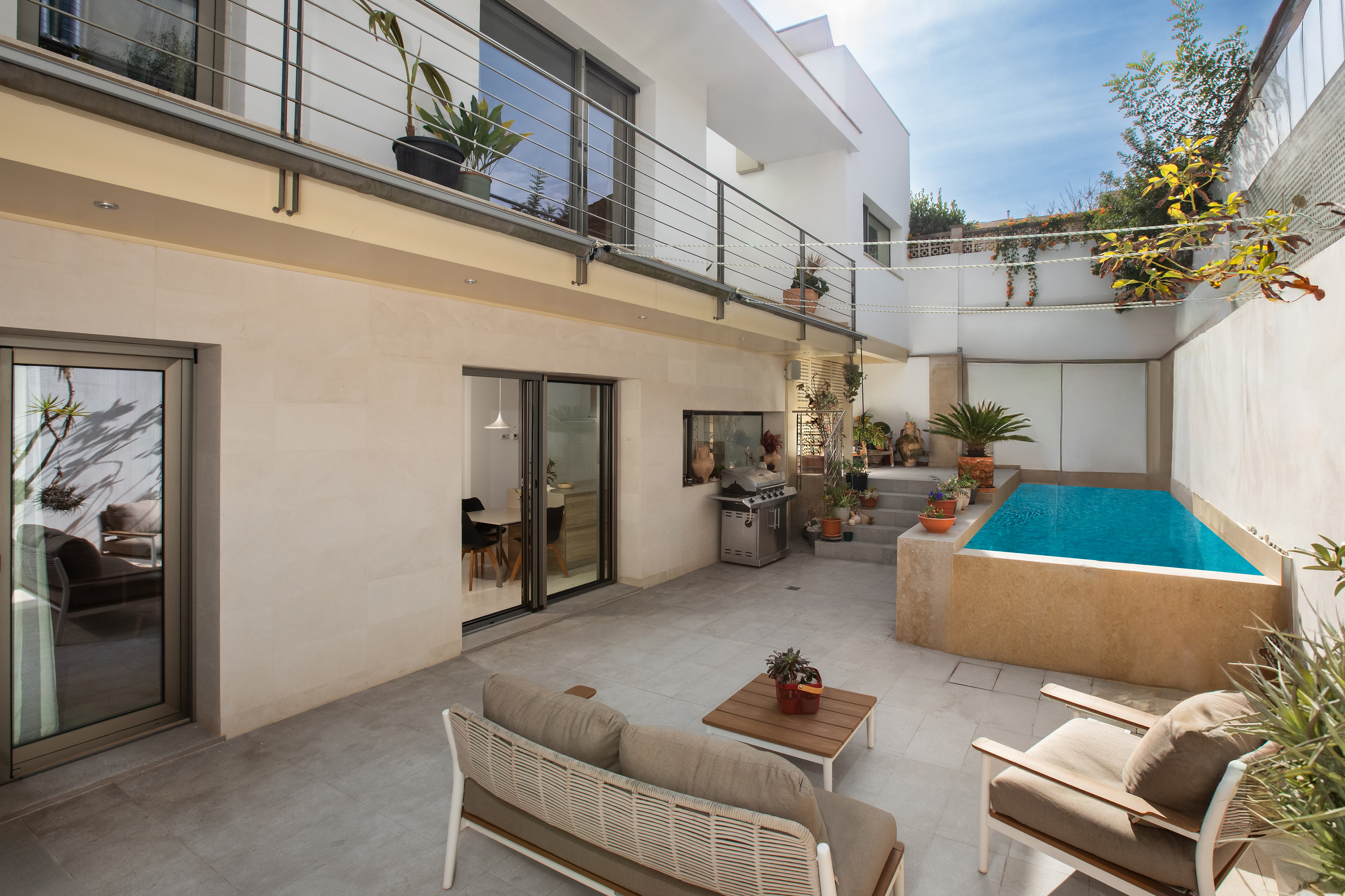 Modern villa with independent apartment in El Terreno