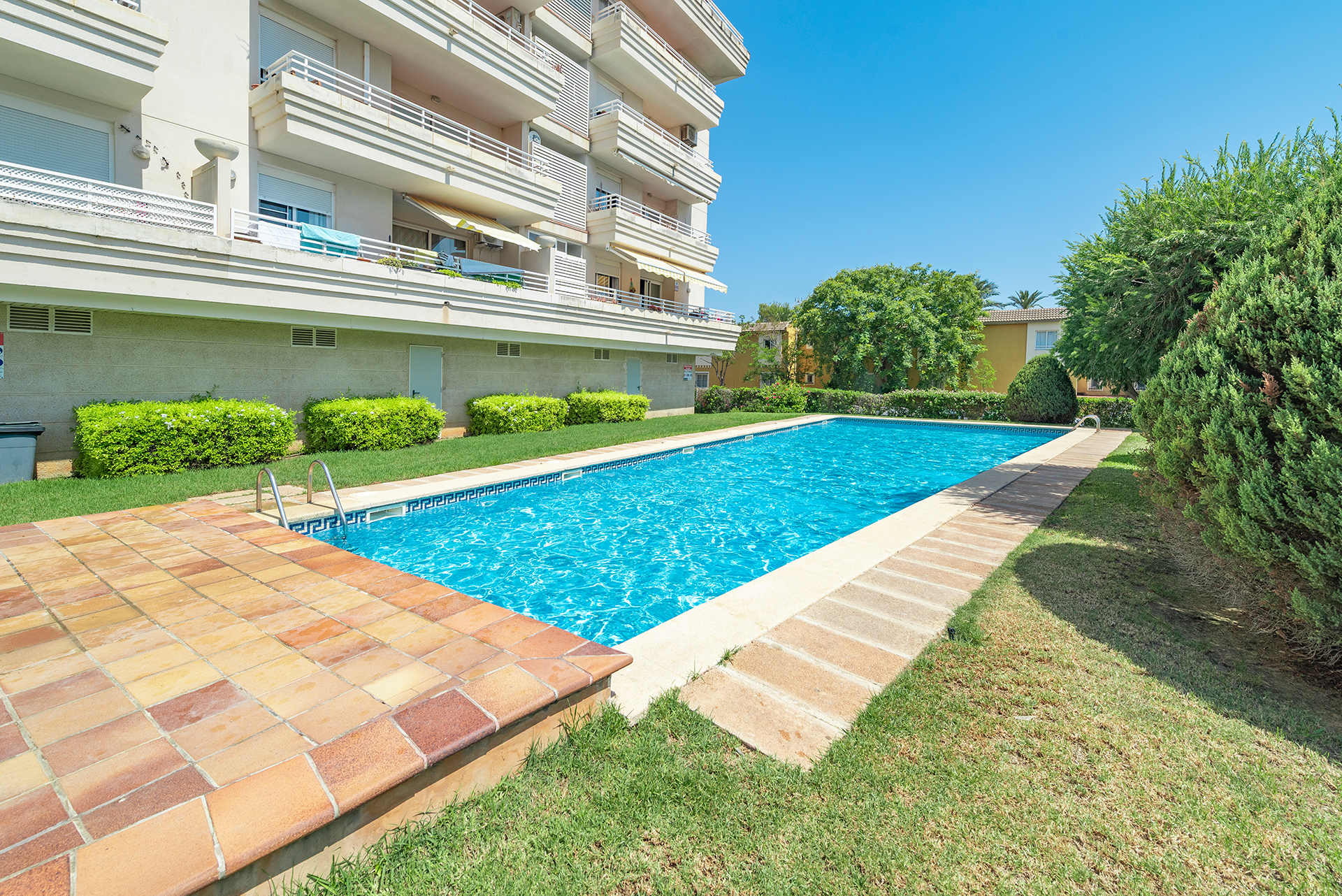 Ground-floor apartment with garden and communal pool in Puerto de Alcudia, Mallorca