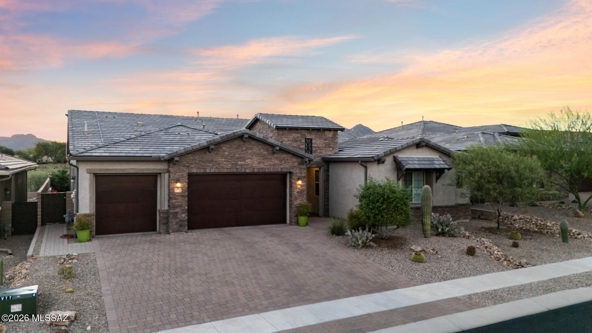 Beautiful Oro Valley Desert Residence