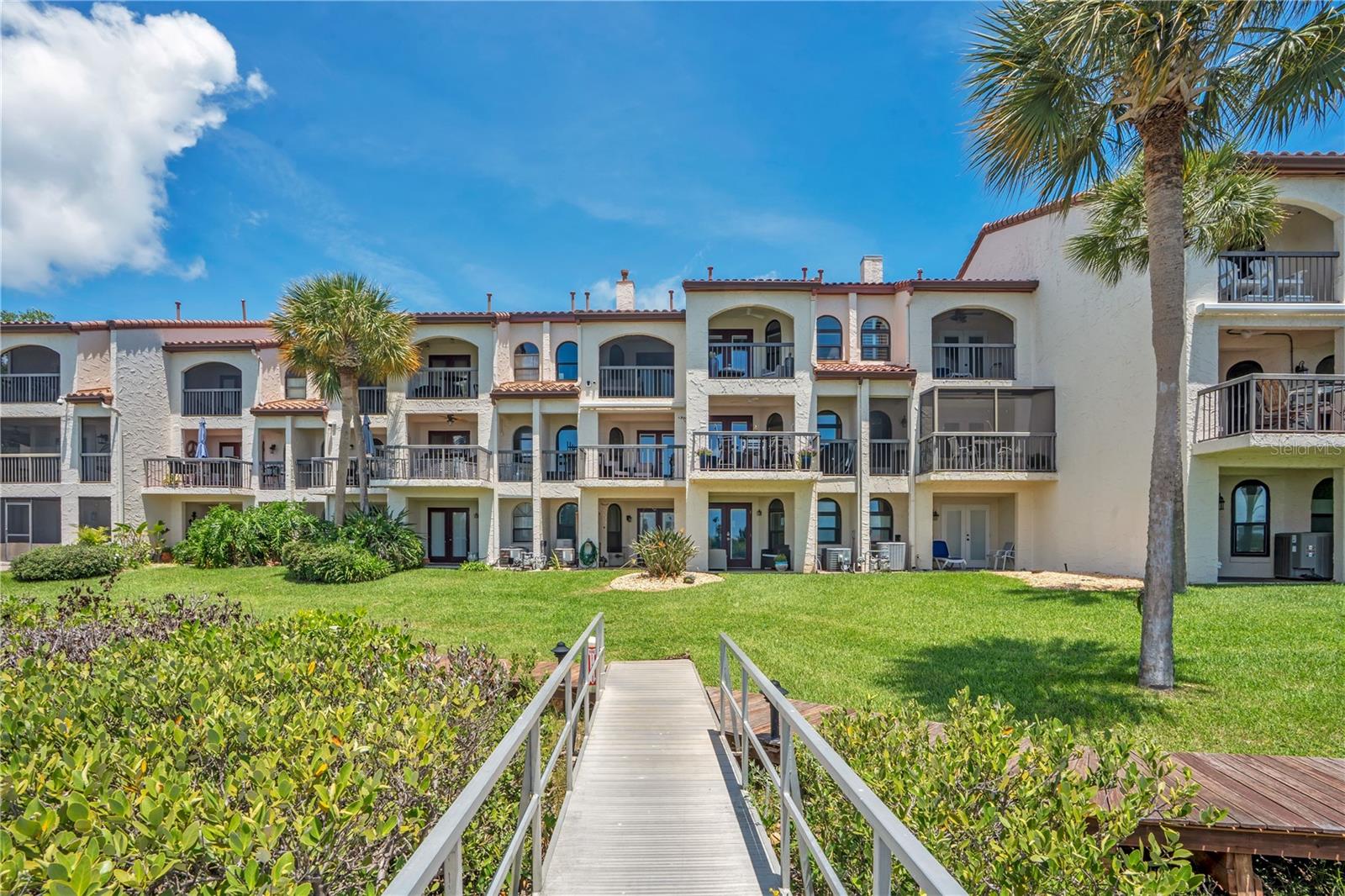 Boater's Paradise With Luxury Amenities