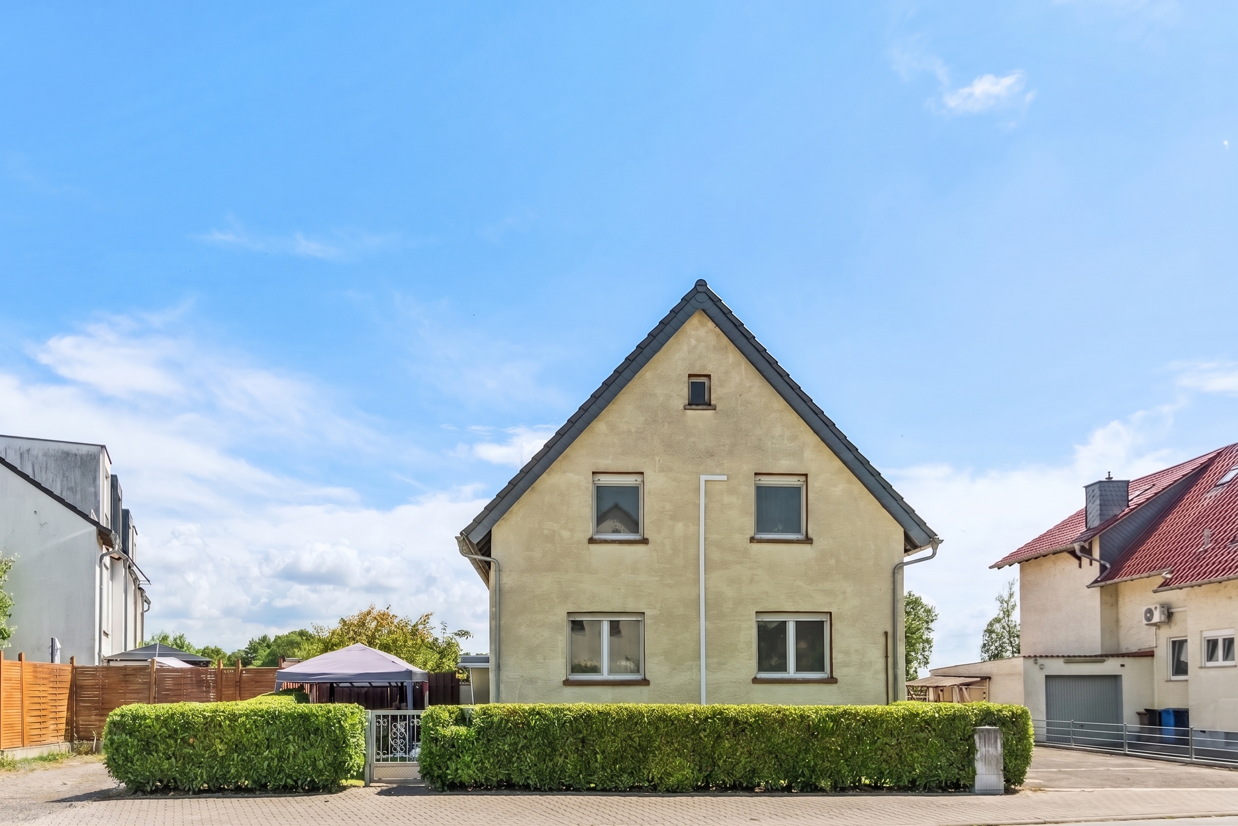 Well-kept single-family home with ample space and many extras
