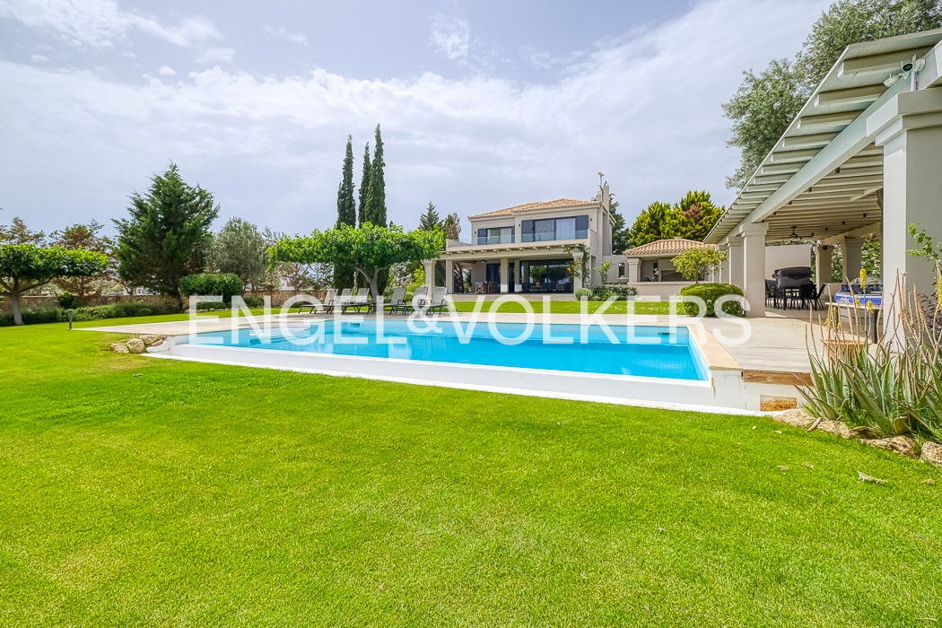 Παραθαλάσσια βίλα στο Πόρτο Χέλι