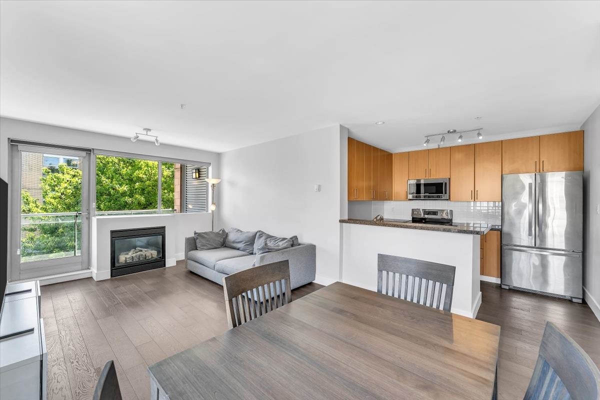 Arbutus Green Way 2 Bedroom & Den Suite