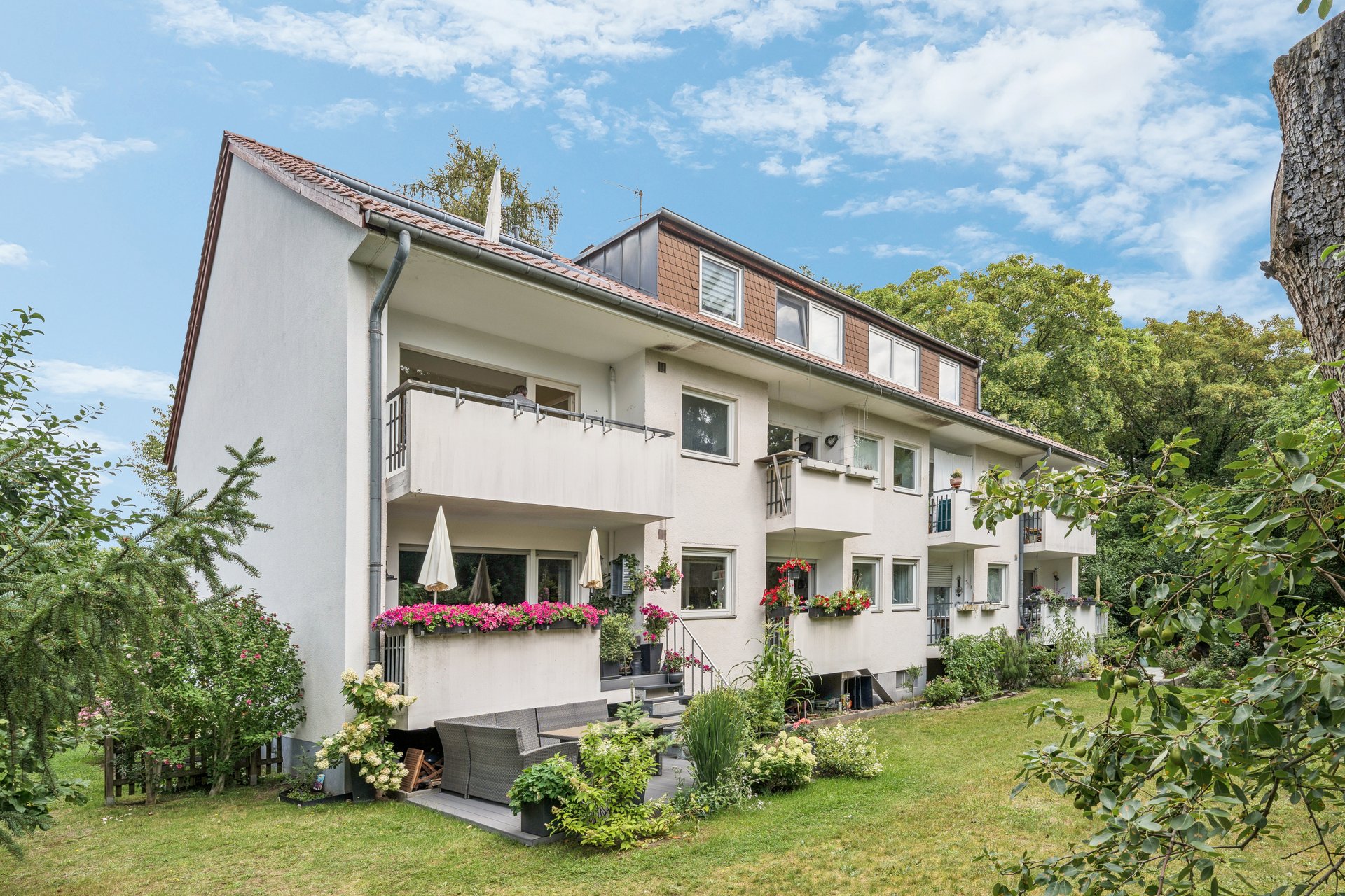 Idyllisches Wohnen im Südwesten mit sonnigem Südbalkon und eigenem Gartenanteil