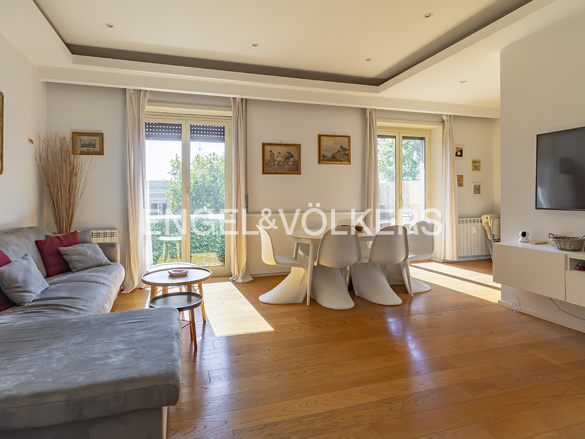 Bright penthouse in Trastevere