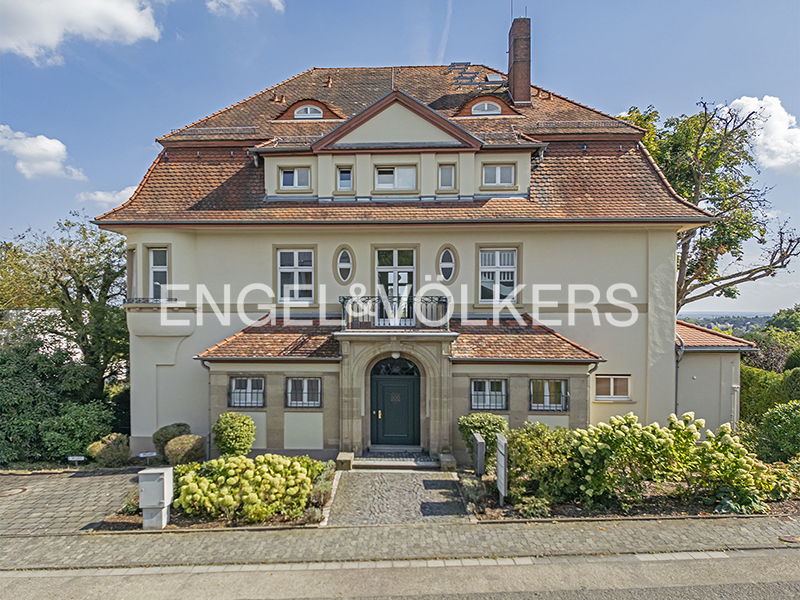 3-Zimmer-Maisonette-Wohnung mit atemberaubendem Skylineblick