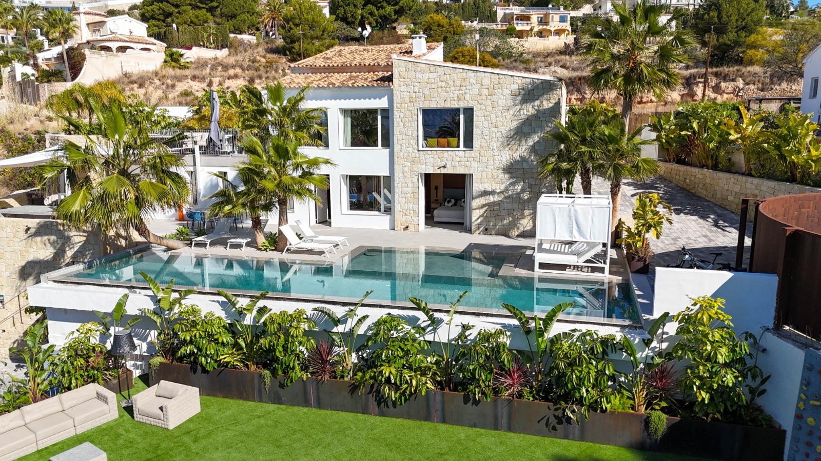 Luxury villa with heated pool with sea and Mountain View
