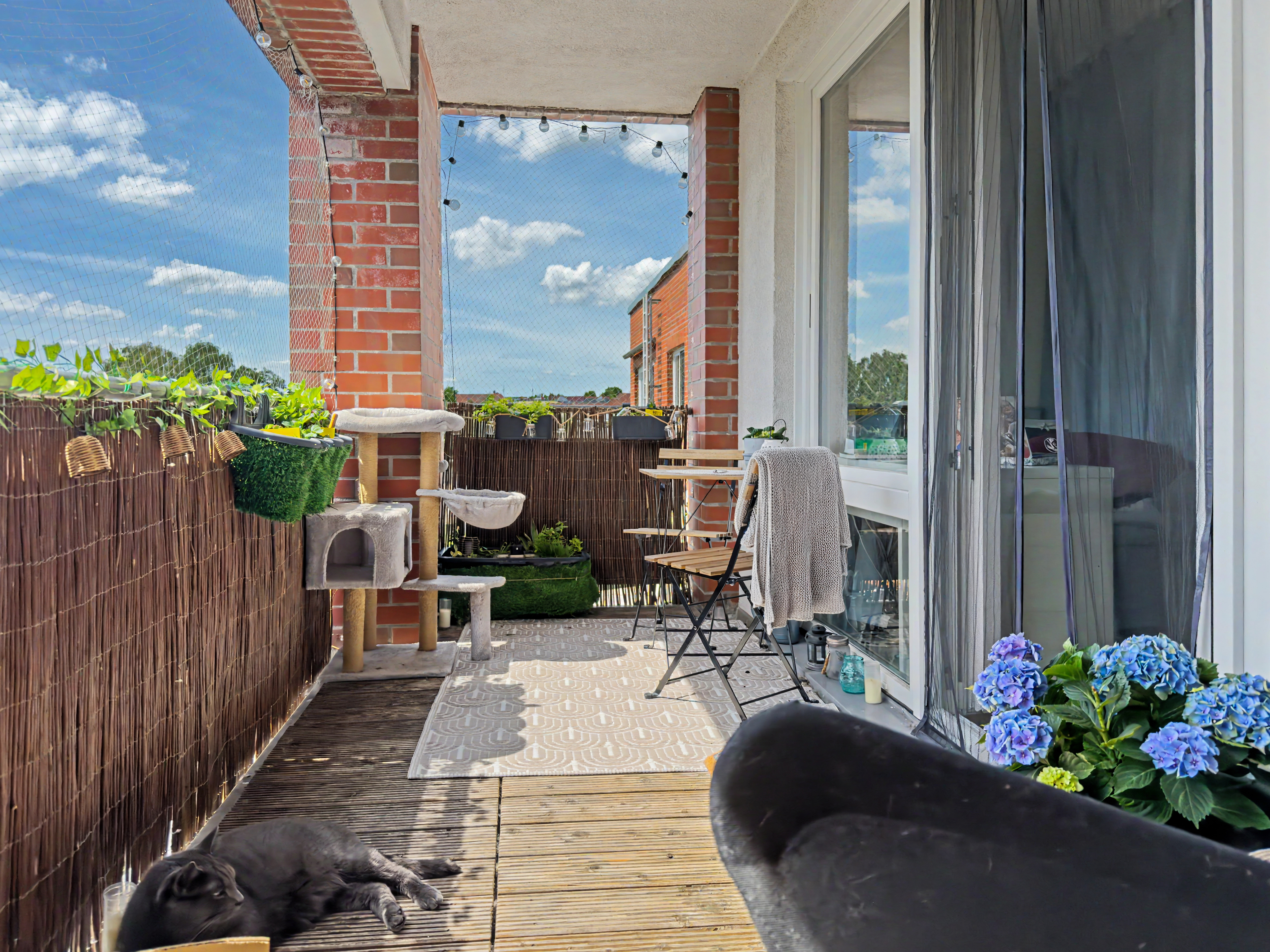 Zentrale Geräumige 1-Zimmerwohnung mit ruhigem Südbalkon, eigener Stellplatz inklusive!