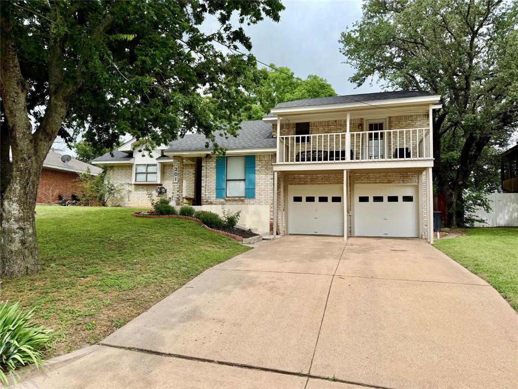 Split-Level Near Weatherford Square
