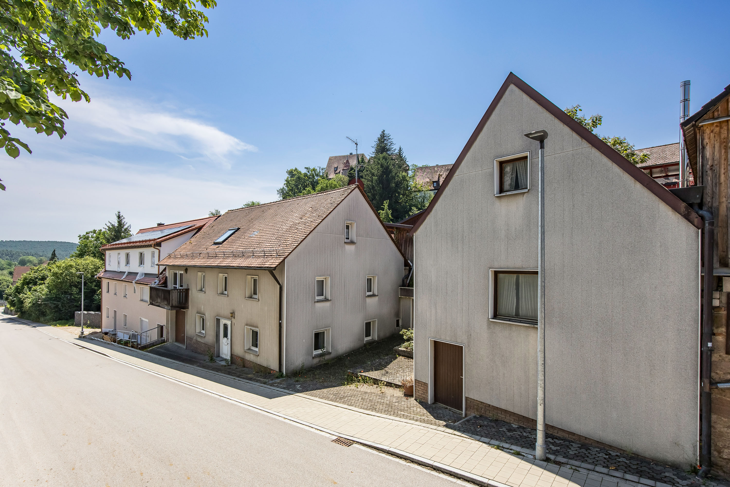 Sanierungsbedürftiges Wohnhaus mit Charme und vielfältigen Gestaltungsmöglichkeiten