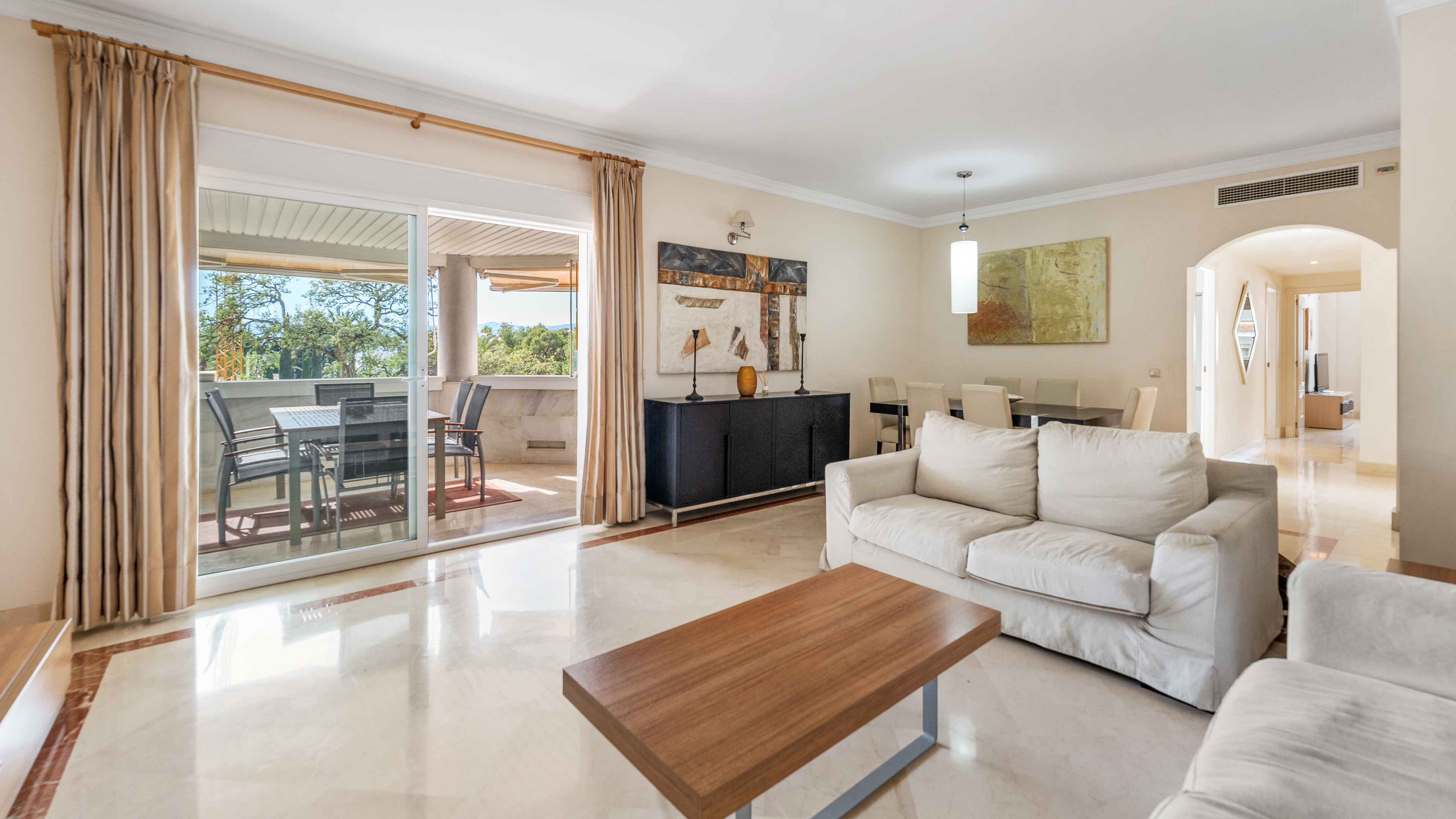 Apartment in zweiter Strandlinie nahe Marbella Zentrum und allen Einrichtungen zu Fuß erreichbar