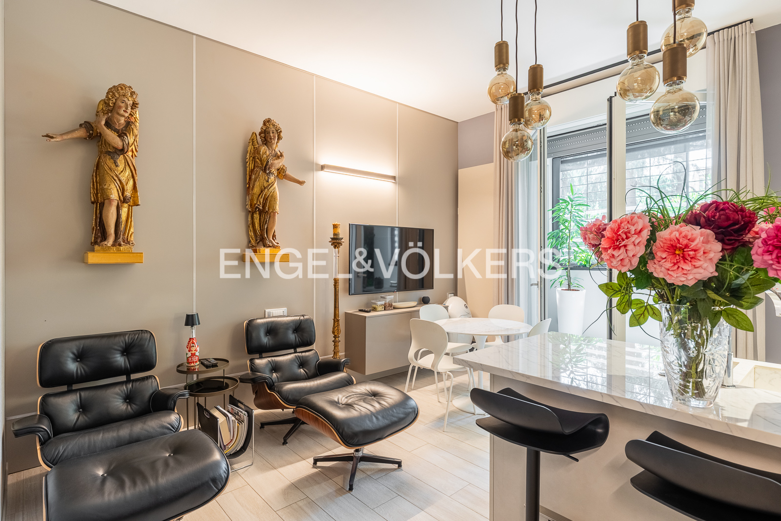 Four independent renovated property units on Via Camillo Ranzani