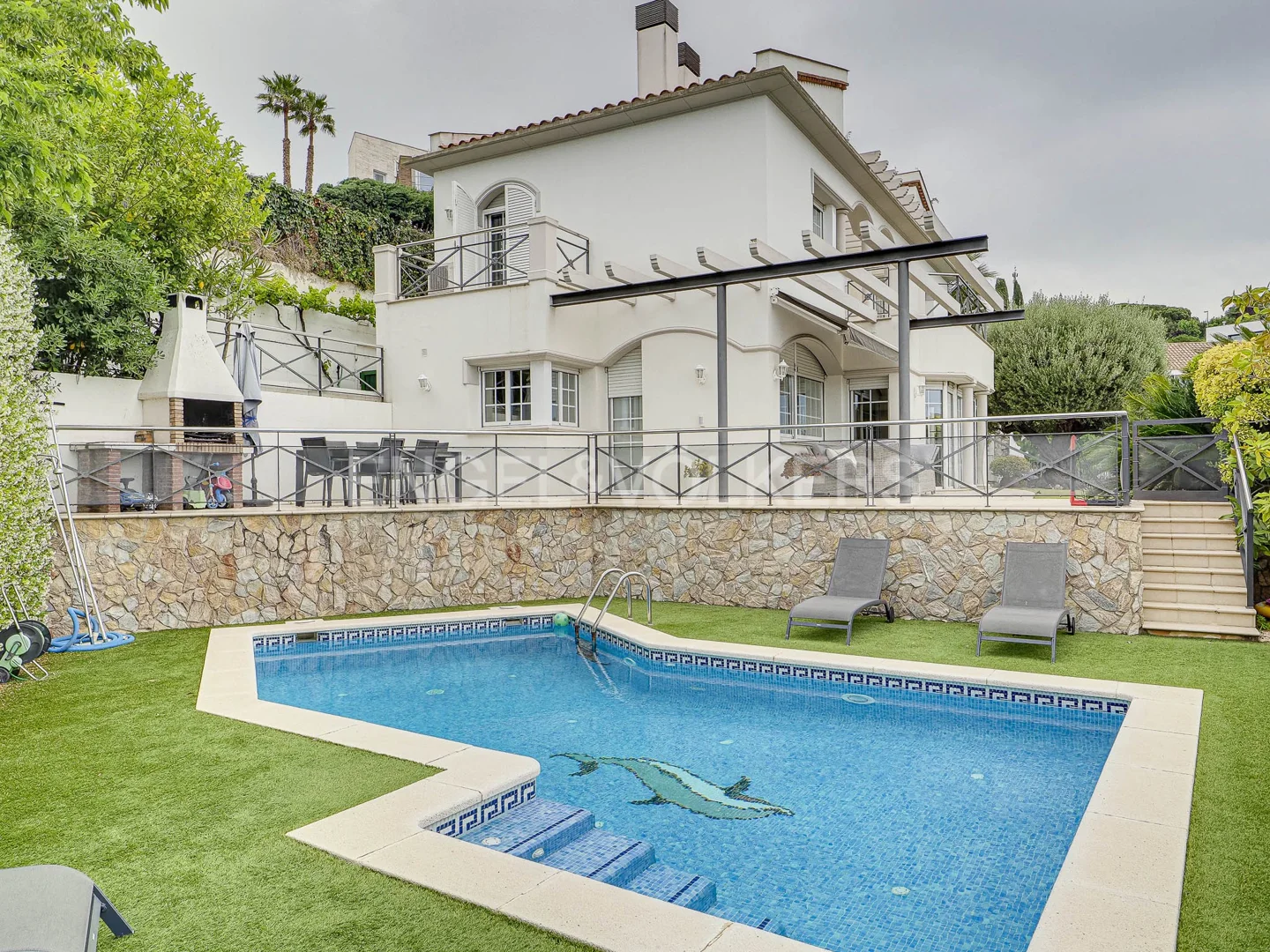 Beautiful detached house with private pool