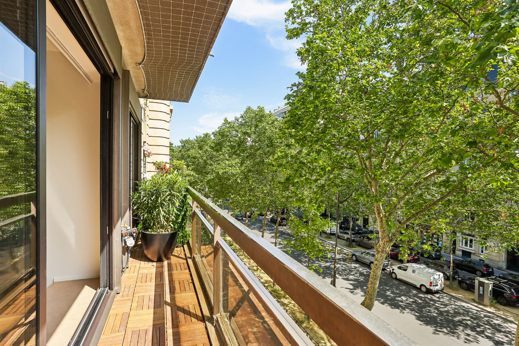 Gros Caillou – 2 chambres avec balcon, rénové