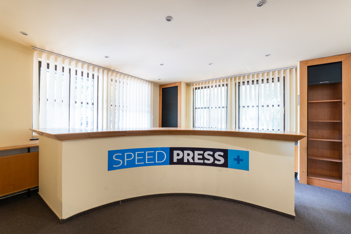 Commercial premises for rent with parking and a garden