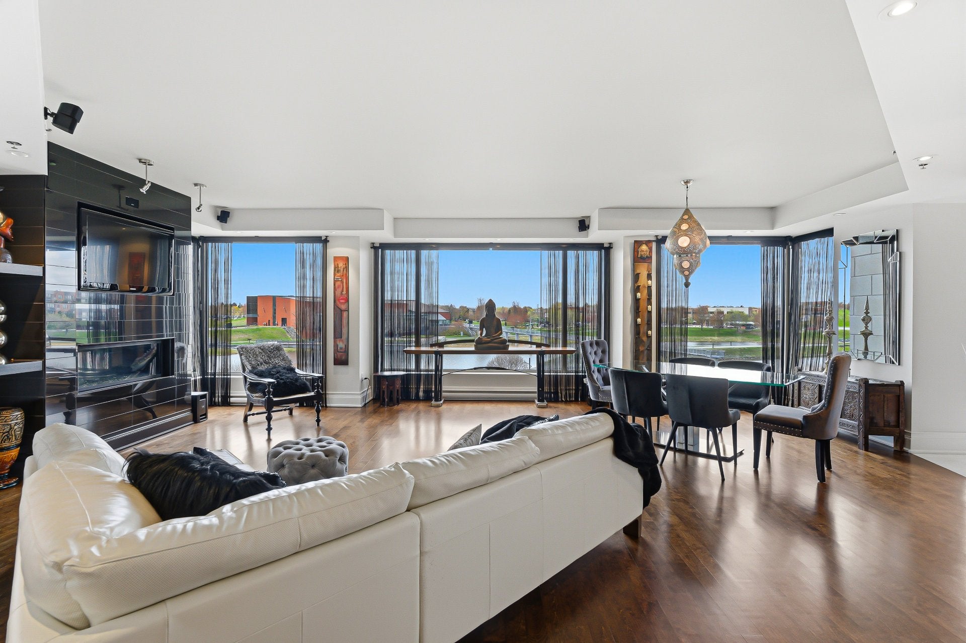 Luxury Lakefront Condo