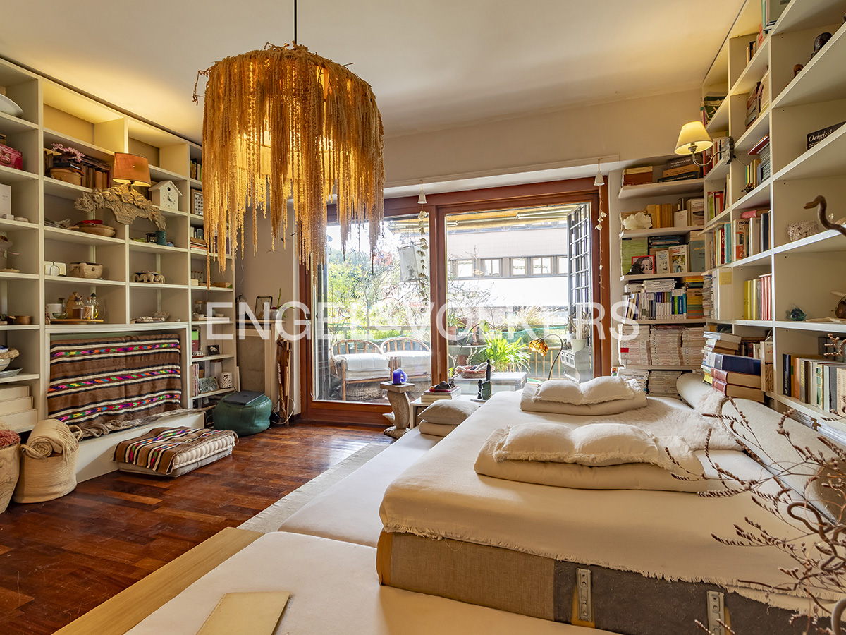 Prestigious apartment with double terraces 
and double living rooms in the historic heart of Via delle Fornaci